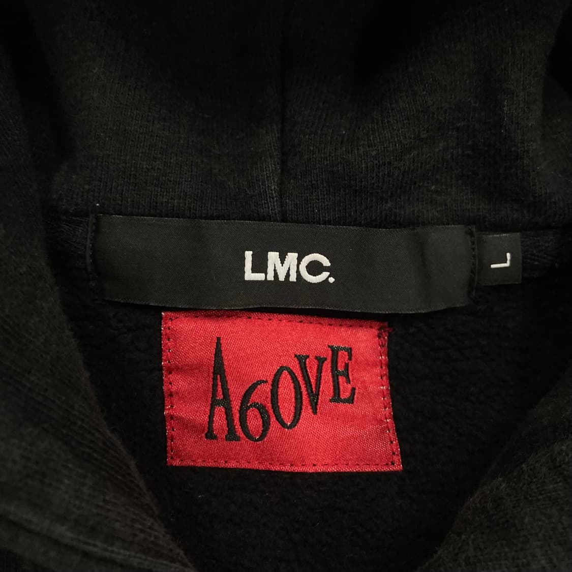 LMC x A6OVE 블랙 컬러 스펠아웃 빅로고 후드 집업 상품이미지4