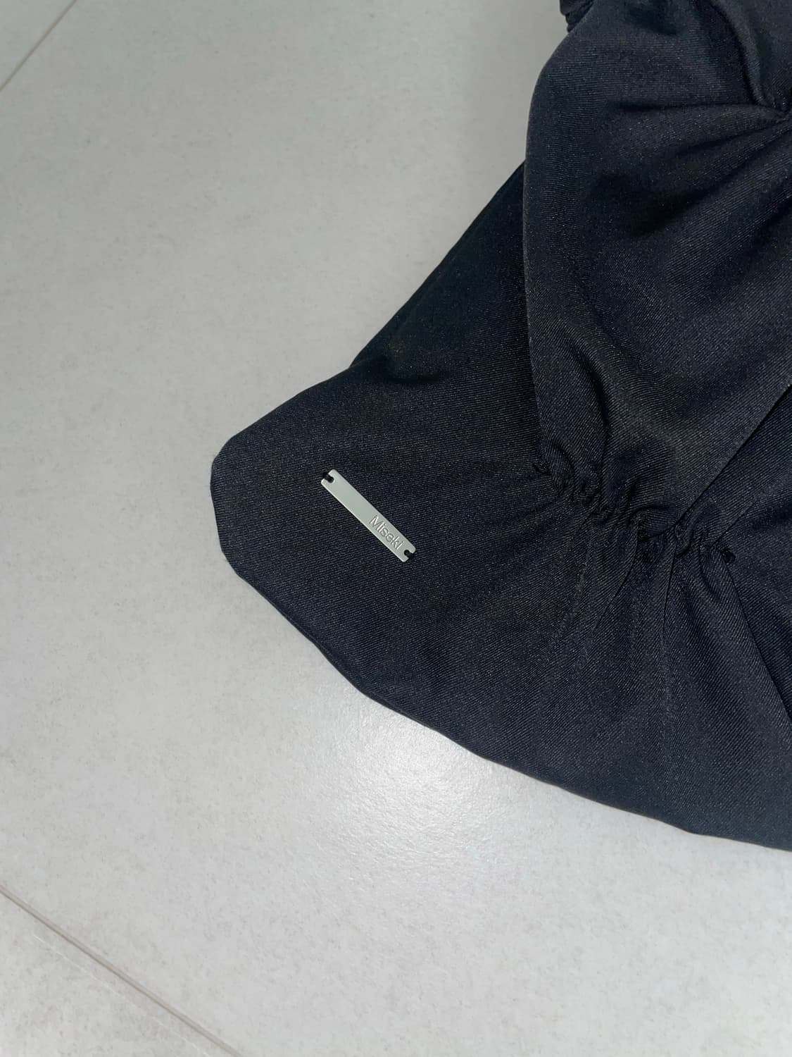 미세키서울 셔링 미니 크로스백 블랙 상품이미지3