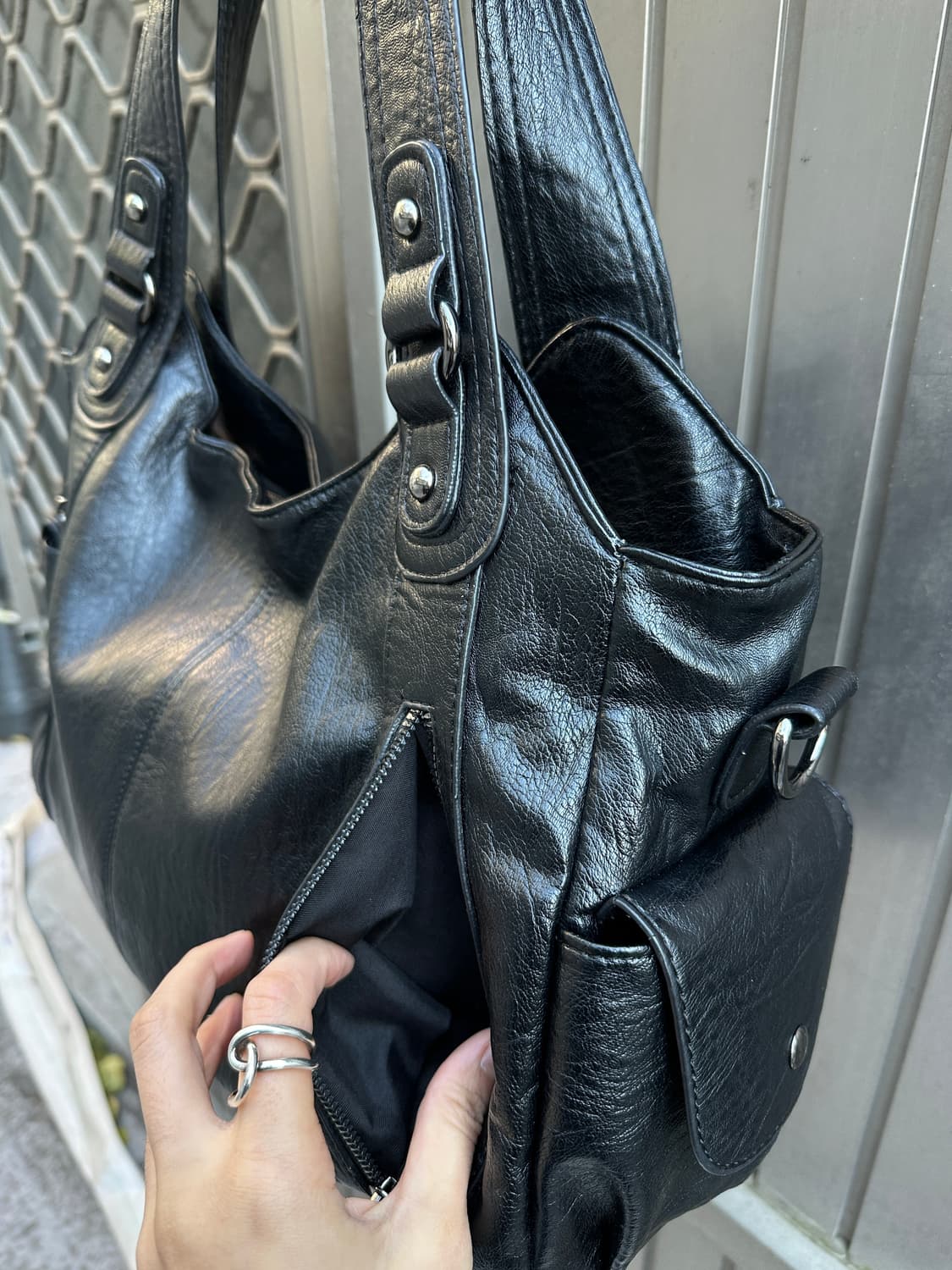 Black leather zipper point shoulder bag 상품이미지4
