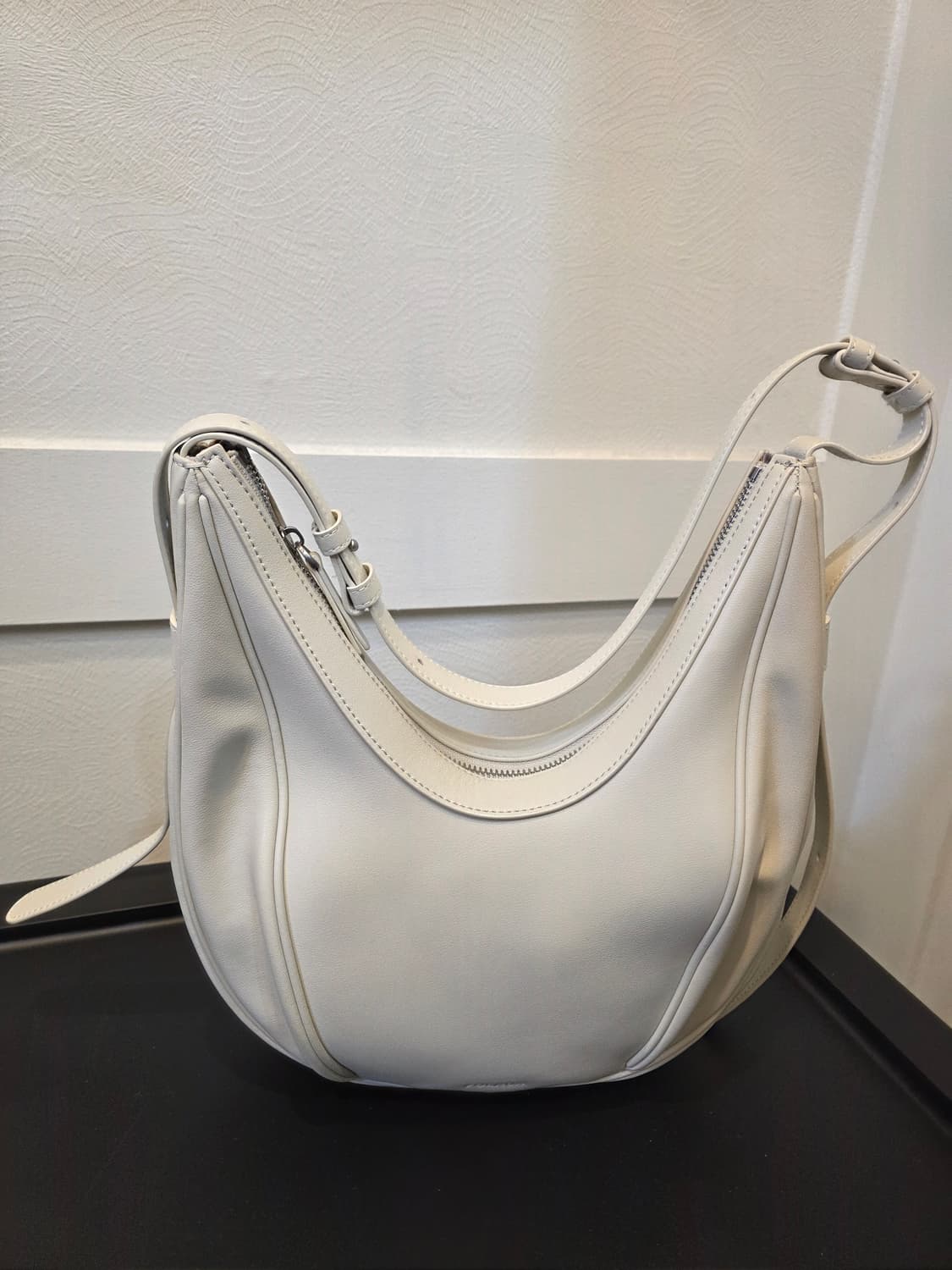 폴뉴아 오벌백 플레인레더 호보백 상품이미지1