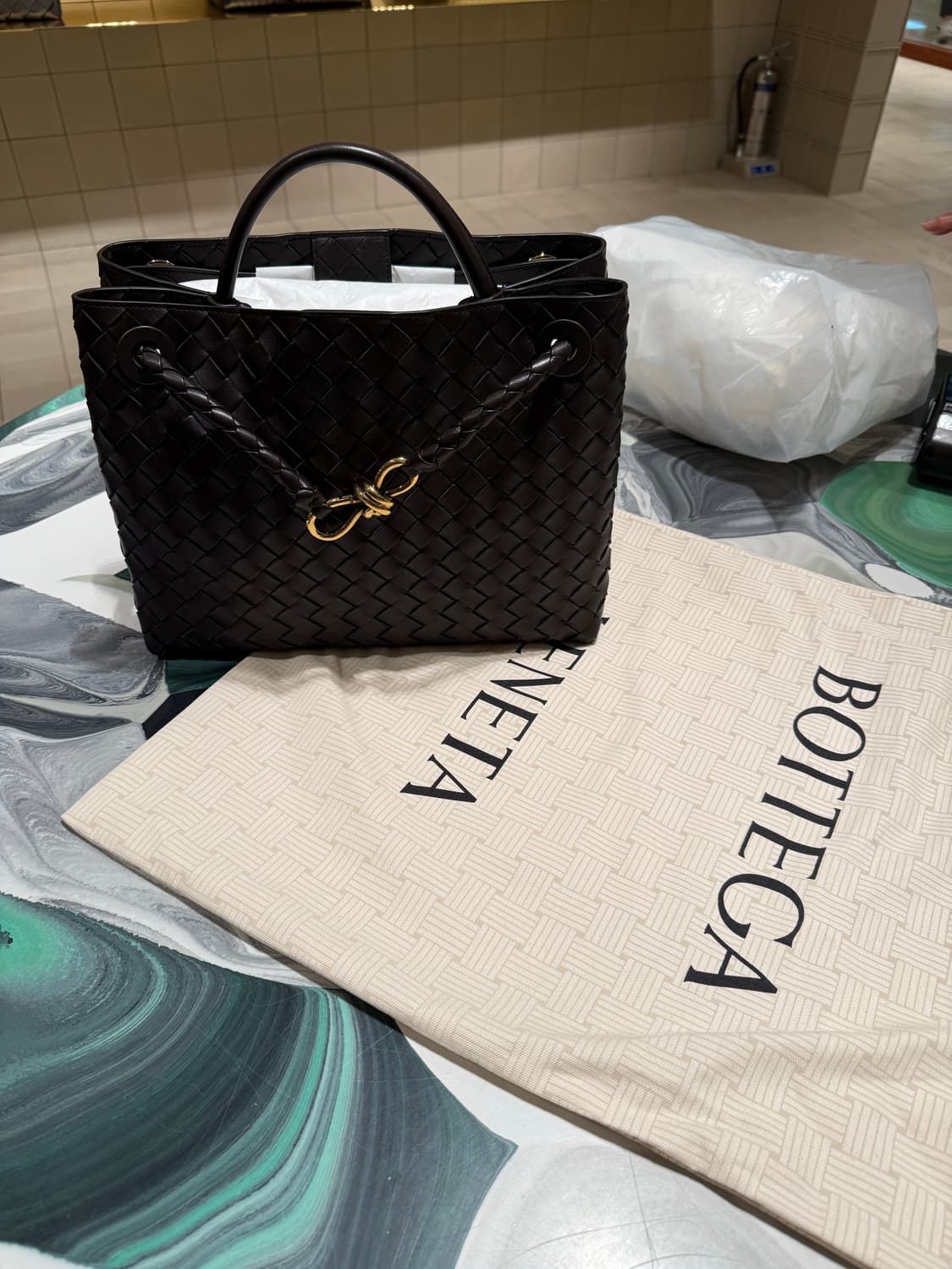 보테가베네타 안디아모 미디엄 폰단트 상품이미지5