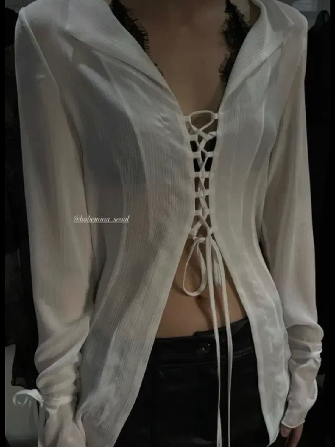 보헤미안서울 레이스업 블라우스 상품이미지2