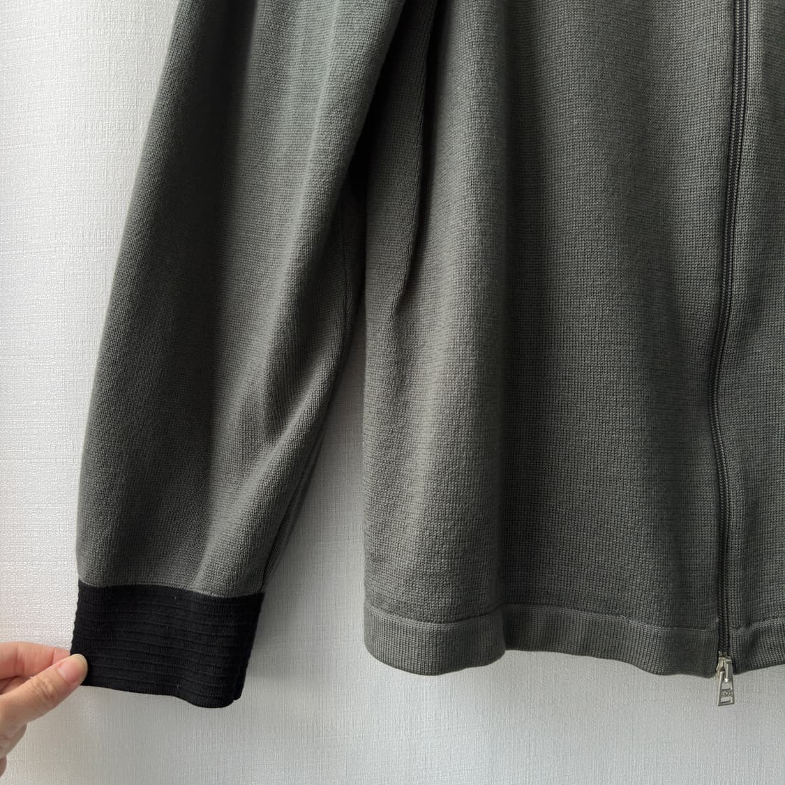 휴고보스 x 벤츠 하이브리드 윈드스토퍼 니트 자켓 그레이 M 상품이미지3