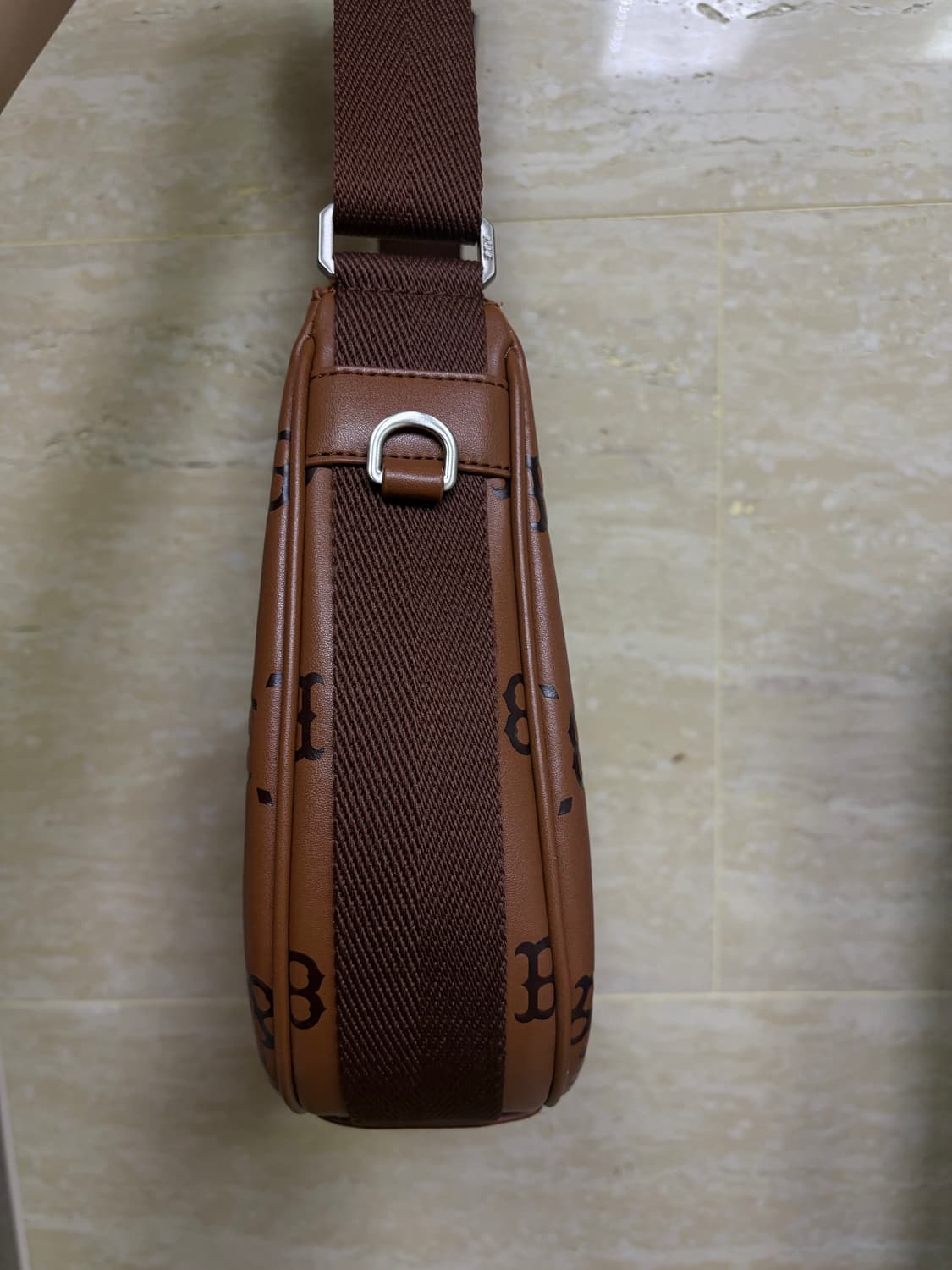 MLB 다이아모노그램 PU엠보 라지 호보백(실사) 상품이미지4