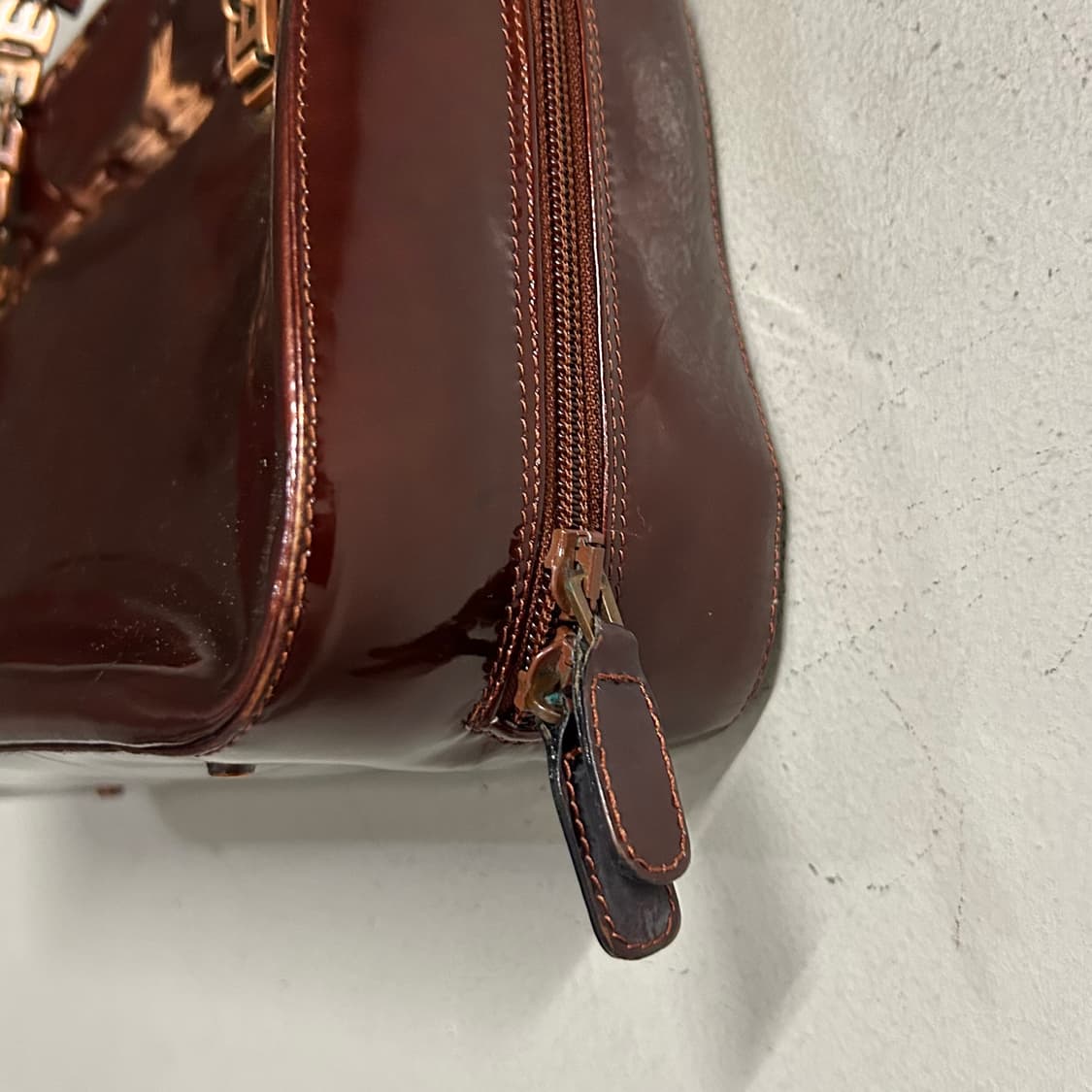 BALLY enamel handbag shiny brown 상품이미지9