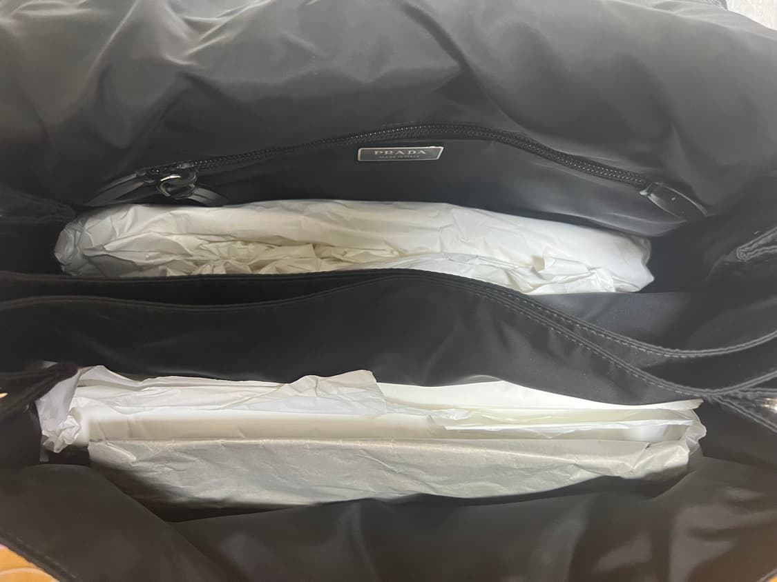 프라다 리나일론 패딩 숄더백 라지 블랙 상품이미지2