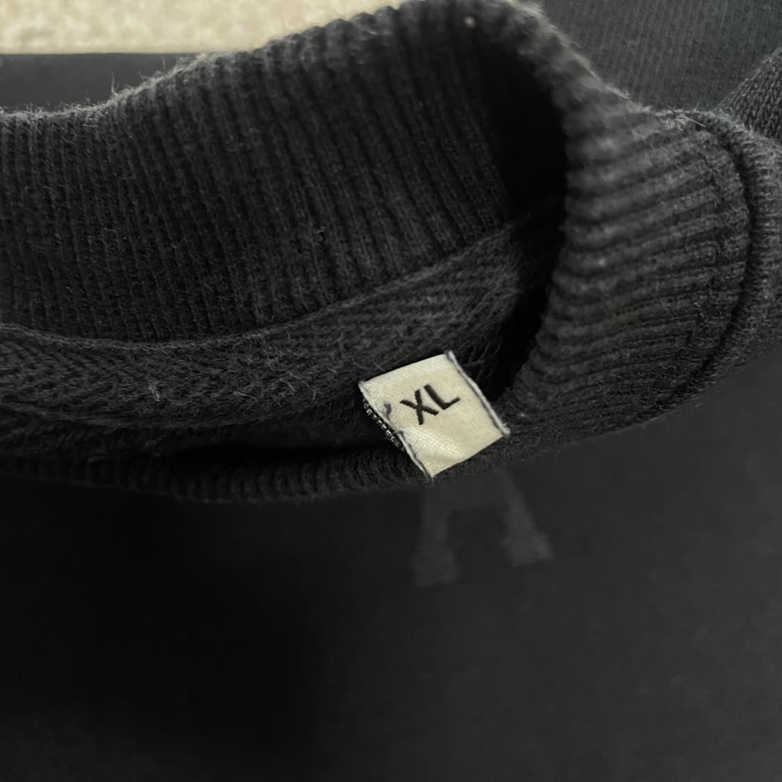 아미 Ami 톤온톤 빅 하트 자수 크루넥 맨투맨 블랙 상품이미지4