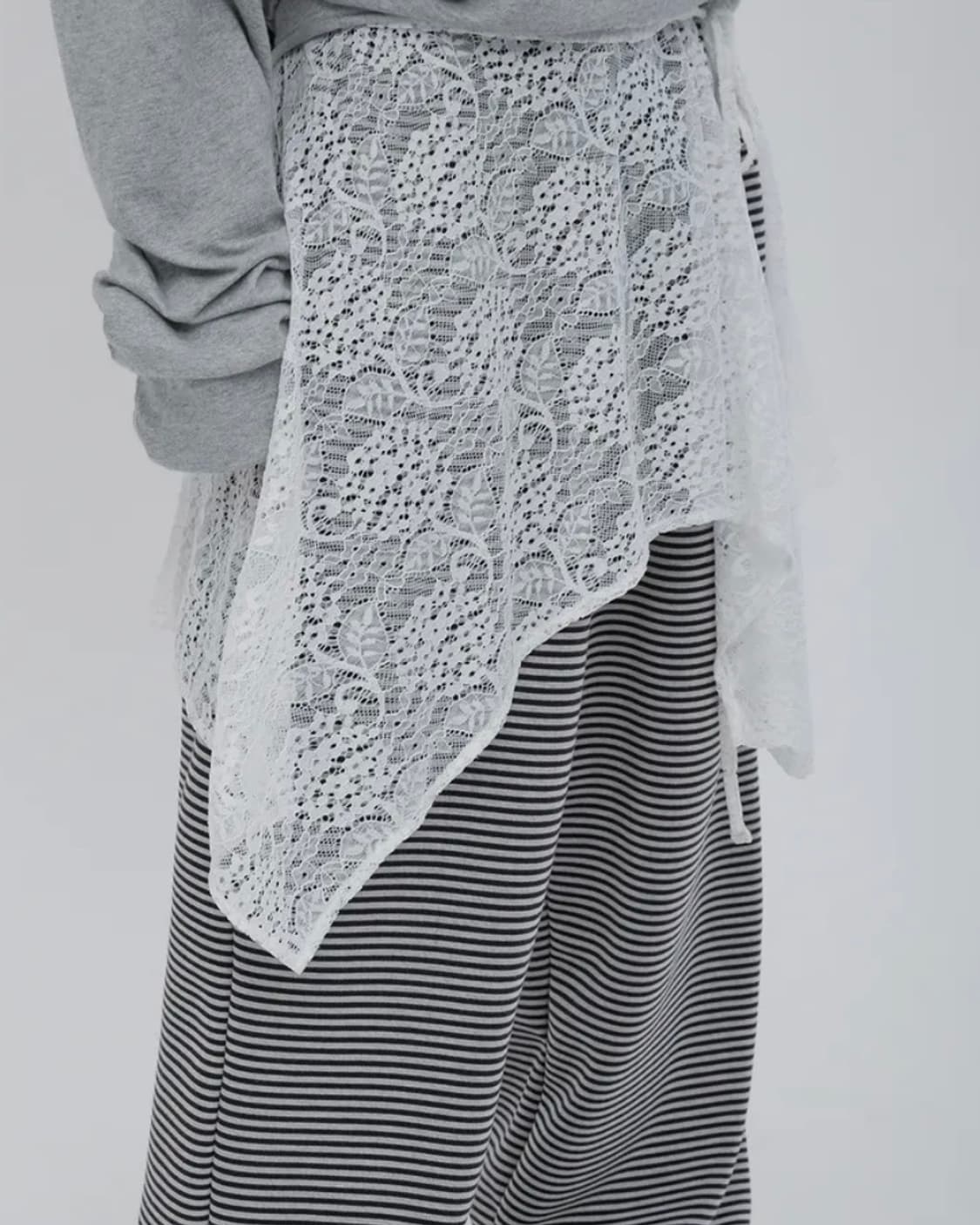 칙스 언발 레이스 랩 스커트 상품이미지3