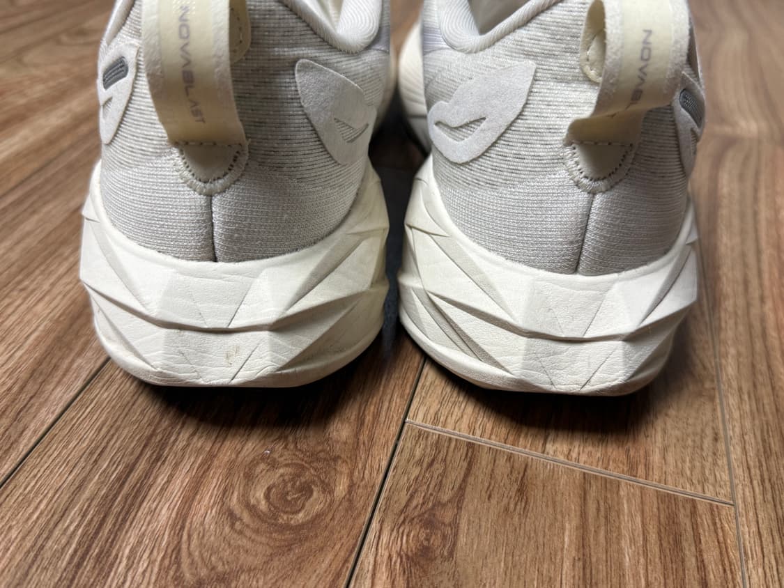 아식스 노바블라스트4 버치 문락 280사이즈 상품이미지6