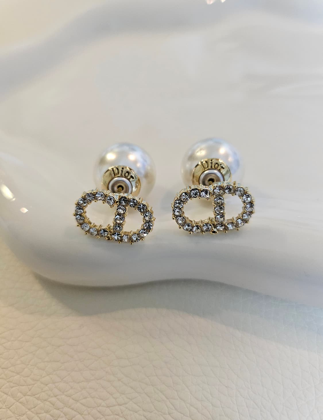 디올 업사이클링 투웨이 골드 진주귀걸이 상품이미지2