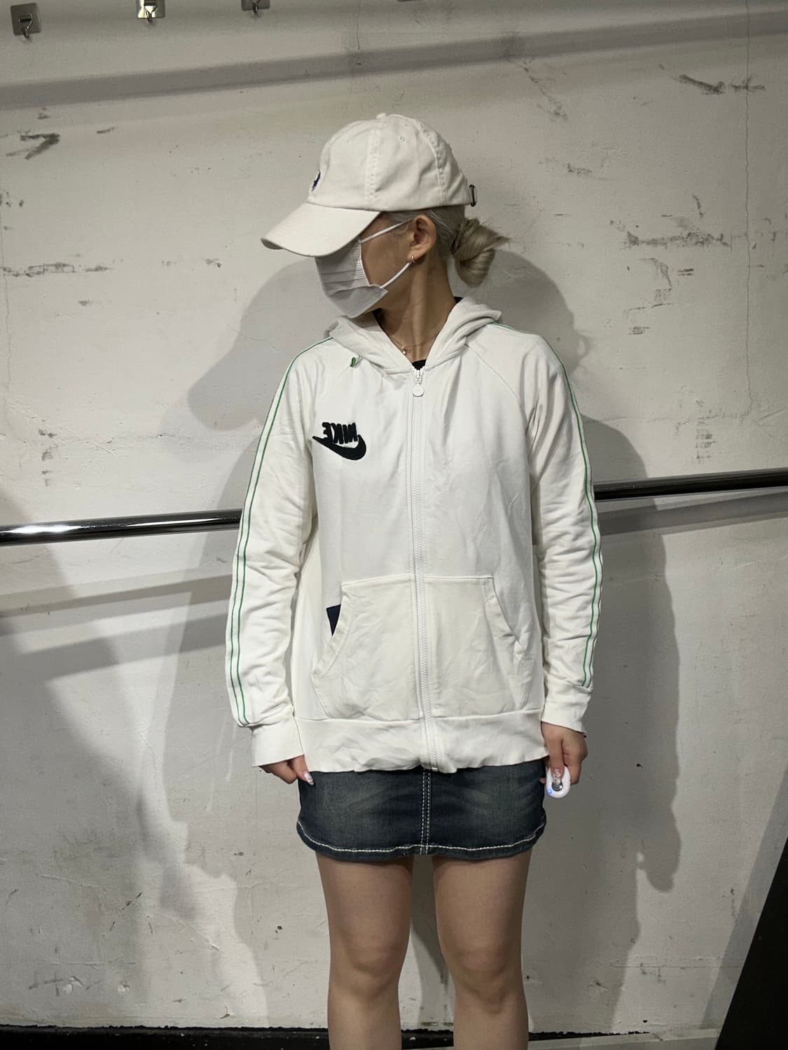 나이키 화이트 블랙 로고 사이드 라인 후드집업 L 상품이미지2