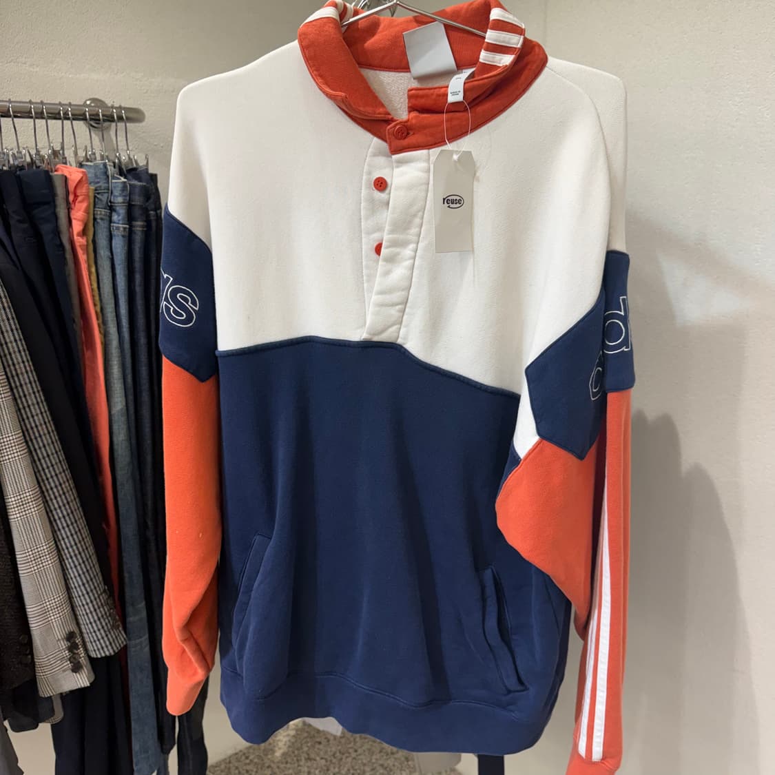 아디다스 삼색 컬러 블록 풀오버 맨투맨 상품이미지1