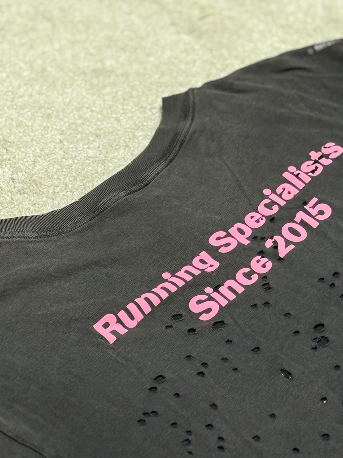 SATISFY 새티스파이 모스테크 티셔츠 에이즈드 블랙 핑크 (XL) 상품이미지8