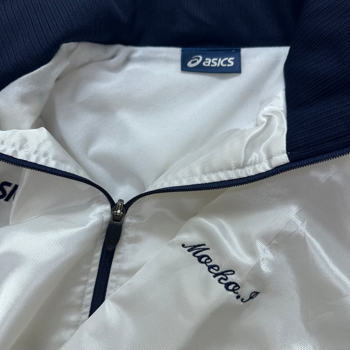 아식스(Asics) 화이트 컬러 올드스쿨 바람막이 상품이미지3