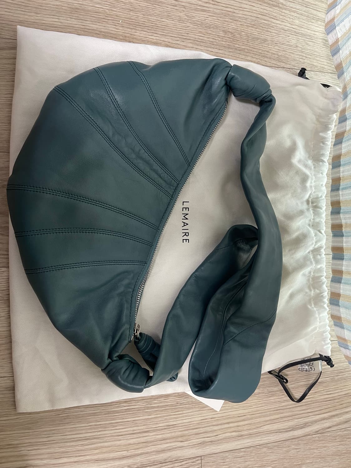 르메르 크루아상백 스몰 틸그린 상품이미지1