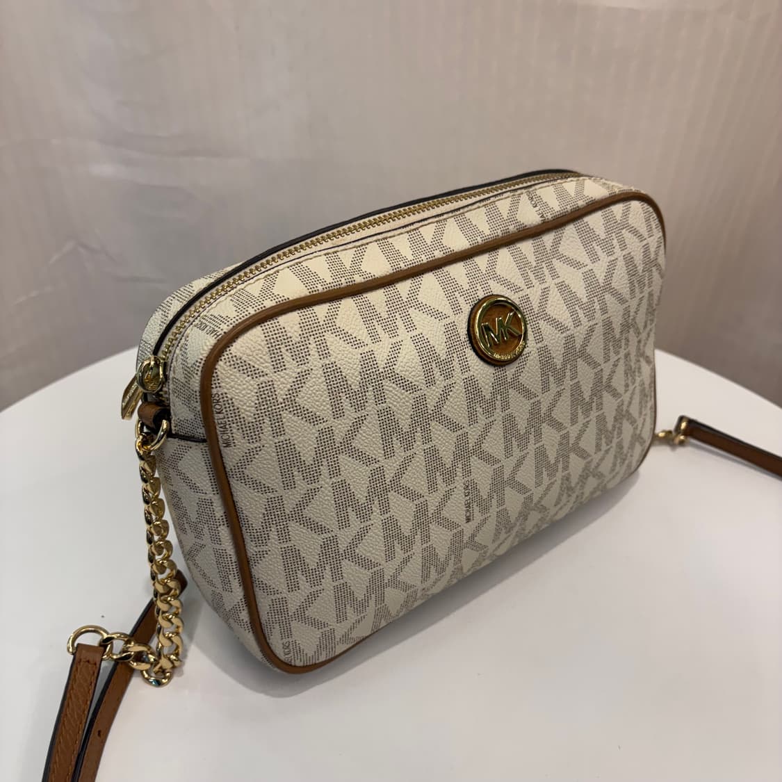 정품 마이클코어스 사각 크로스백     상품이미지4