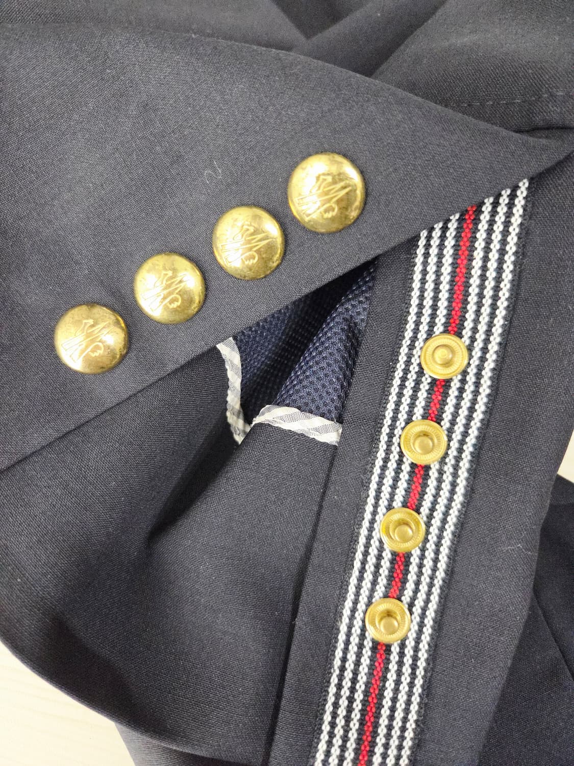 몽클레어 감마블루 금장 버튼 나일론 팬츠 상품이미지7