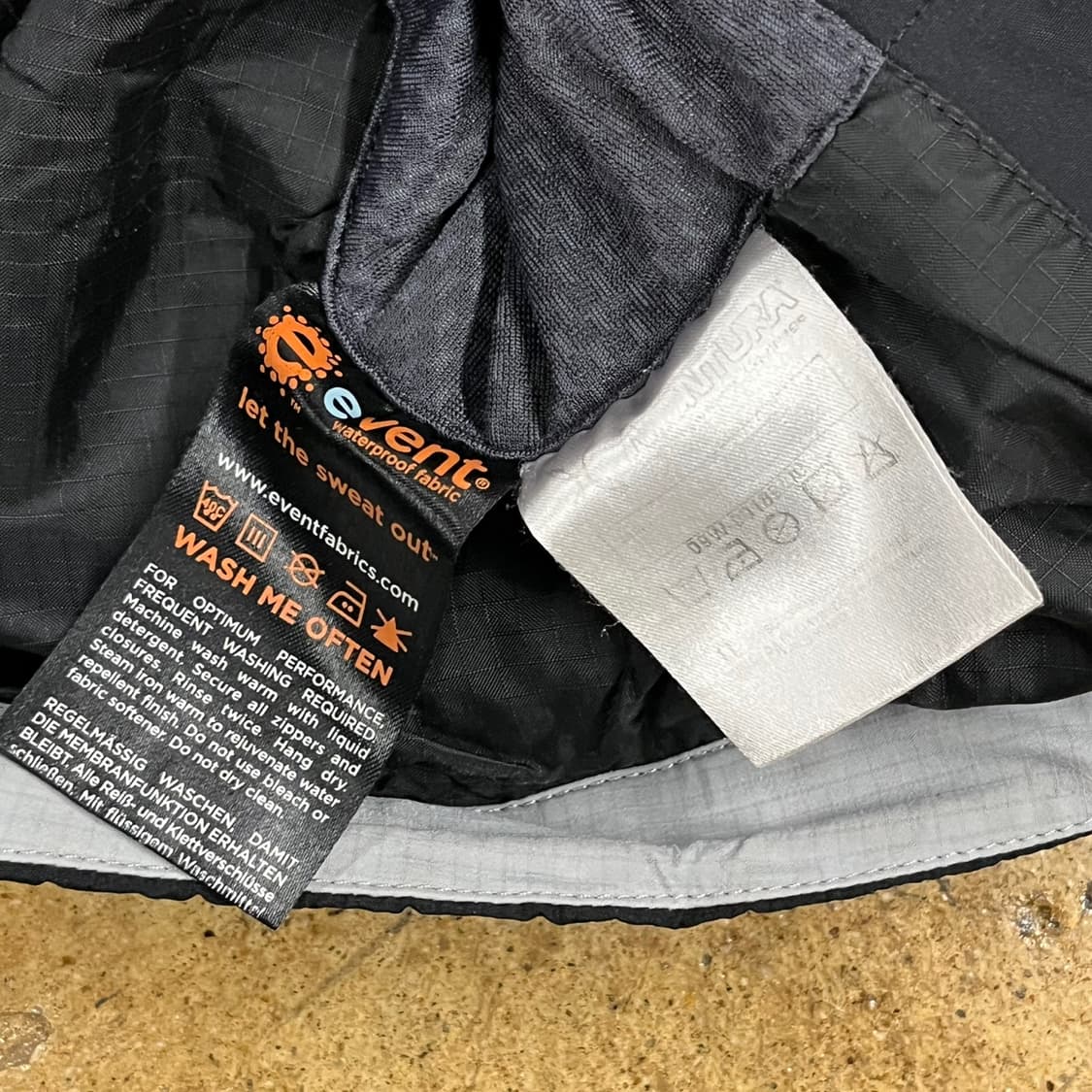 [정품/L] 몬츄라 레드 블랙 바람막이 자켓 b18 상품이미지6