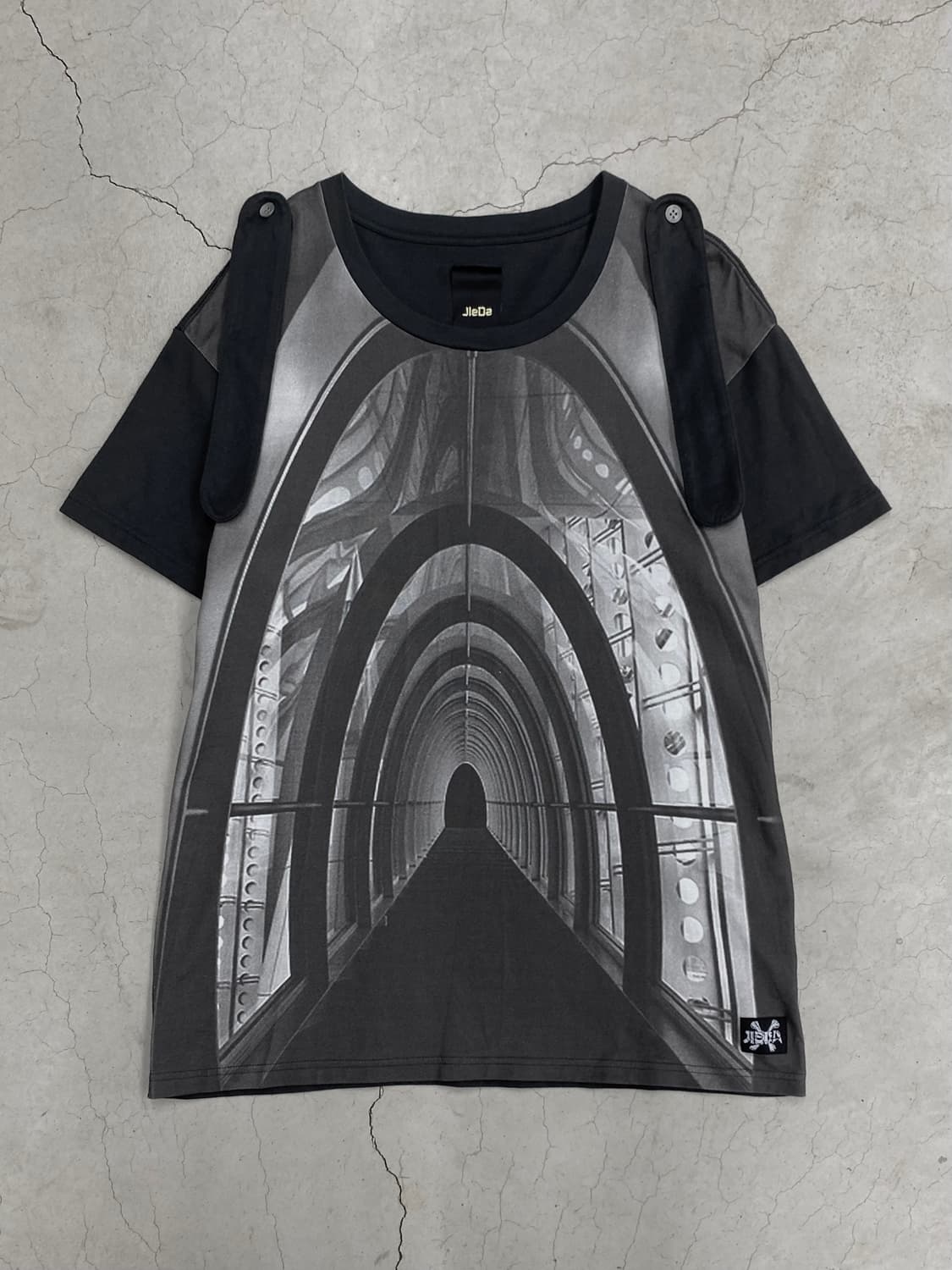 지에다 숄더 스트랩 티셔츠 상품이미지1