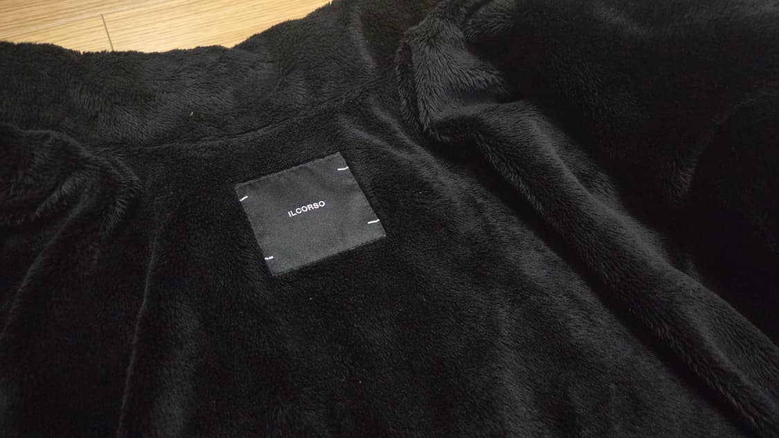 일꼬르소 블랙 오버핏 볼륨 퍼 에센셜  숏  패딩 점퍼 상품이미지6