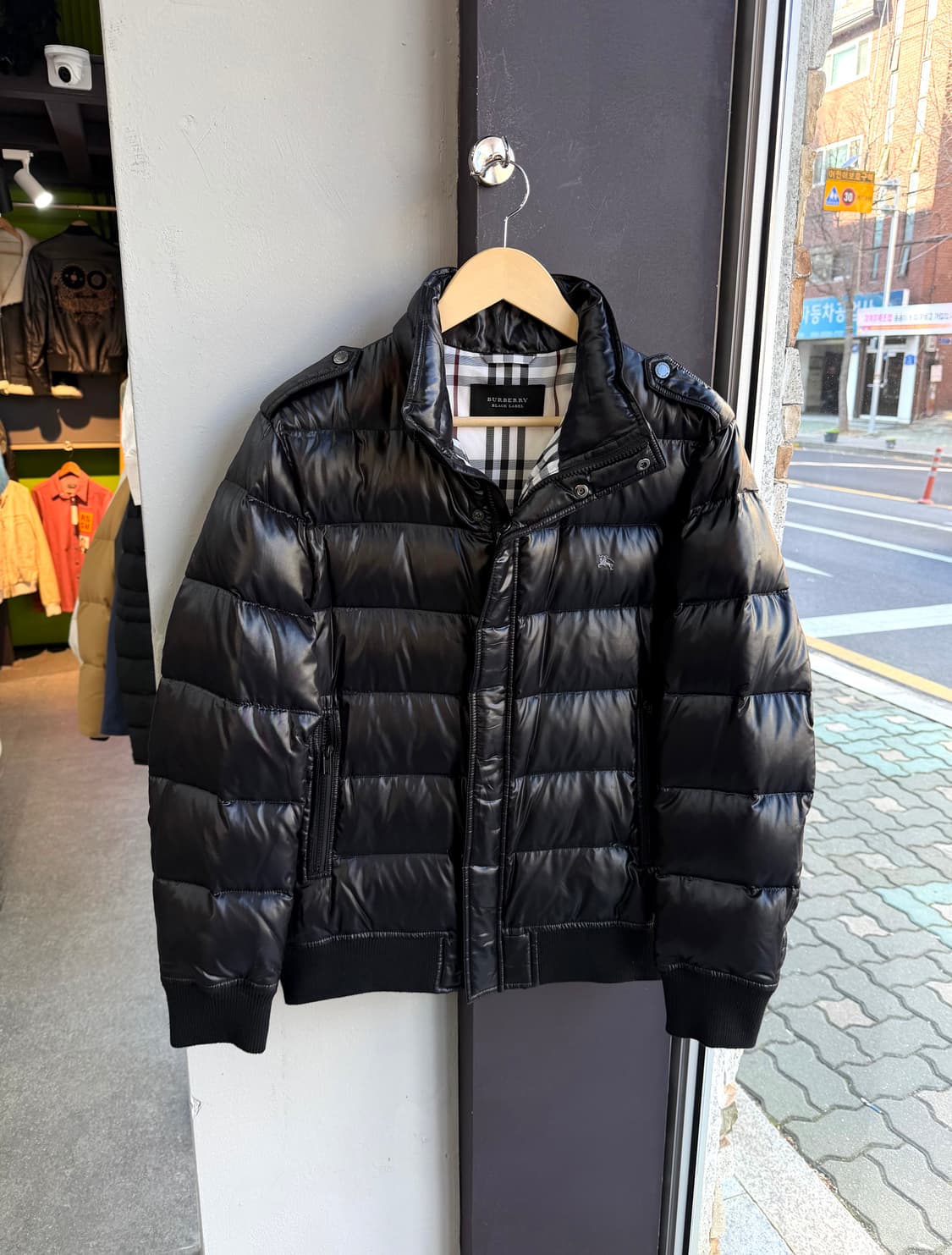 L/ 버버리 블랙라벨 로고 나일론 구스패딩 상품이미지2