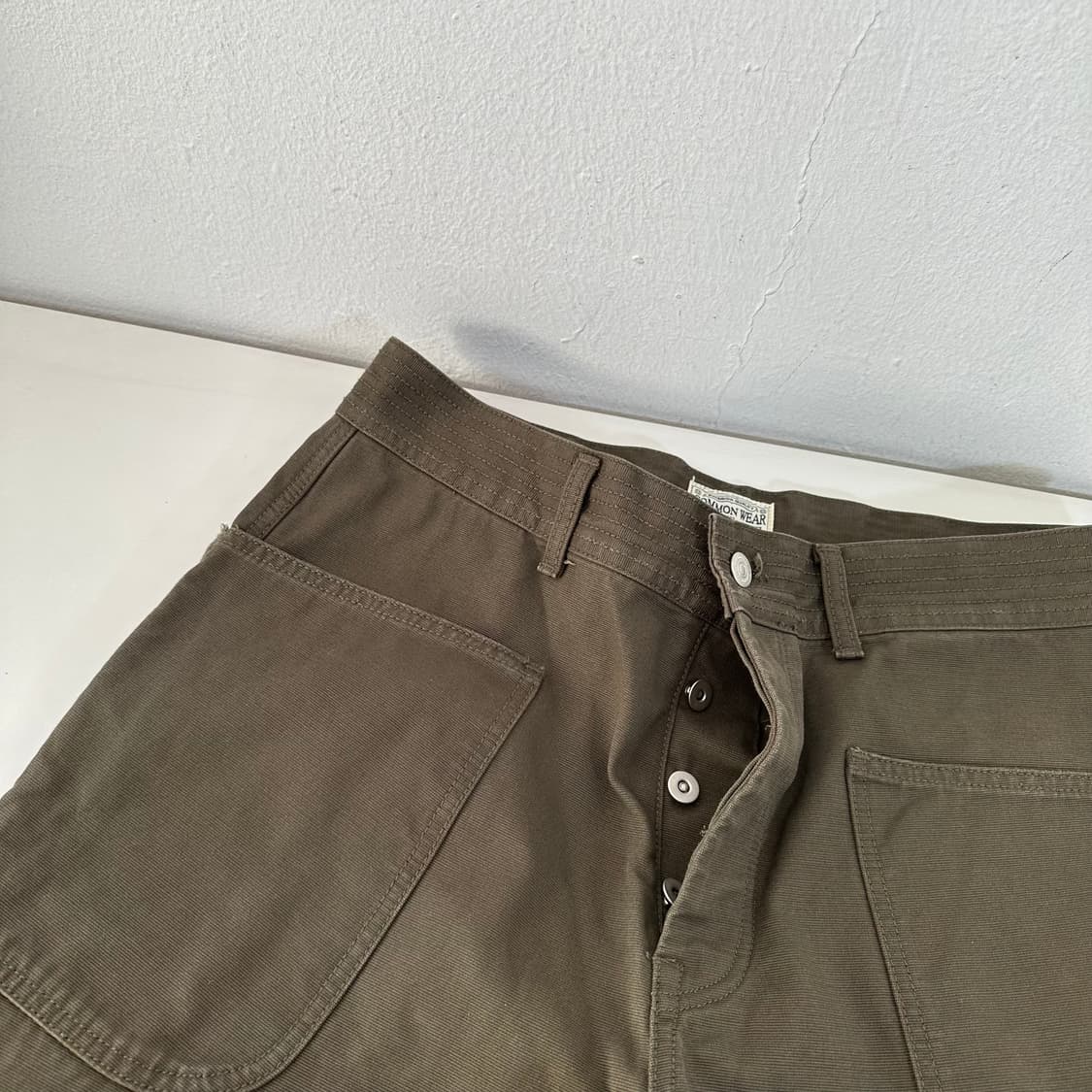 L 커먼웨어 카키 레귤러핏 신치백 초어코튼 버튼플라이 퍼티그팬츠 상품이미지4