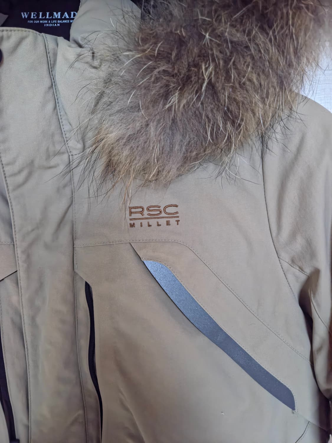 밀레 RSC  다운패딩 95(사진색상 빛노출) 상품이미지5