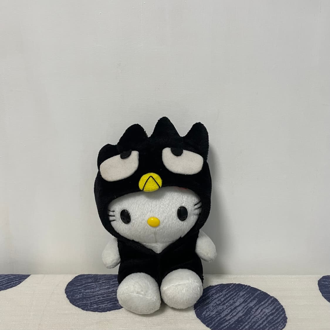 배드바츠마루 옷 입은 키티 인형 상품이미지1