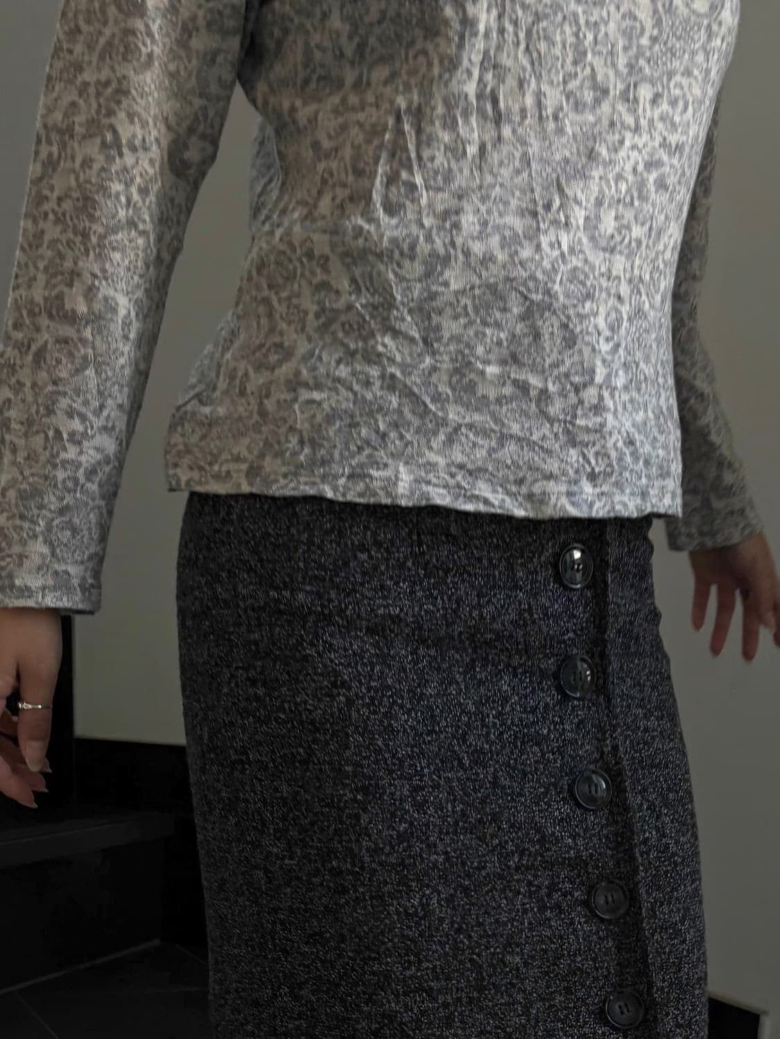 그레이 플라워 긴팔티 상품이미지3