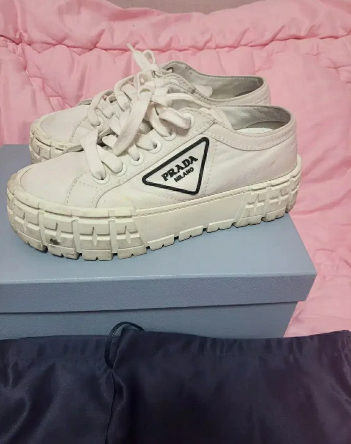 정품)급처상태좋음!프라다 삼각로고더블휠 개버딘 리나일론스니커즈키높이운동화 상품이미지9
