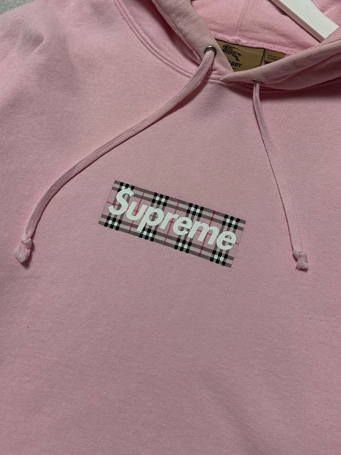 슈프림 x 버버리 미들로고 핑크 후드티 상품이미지3