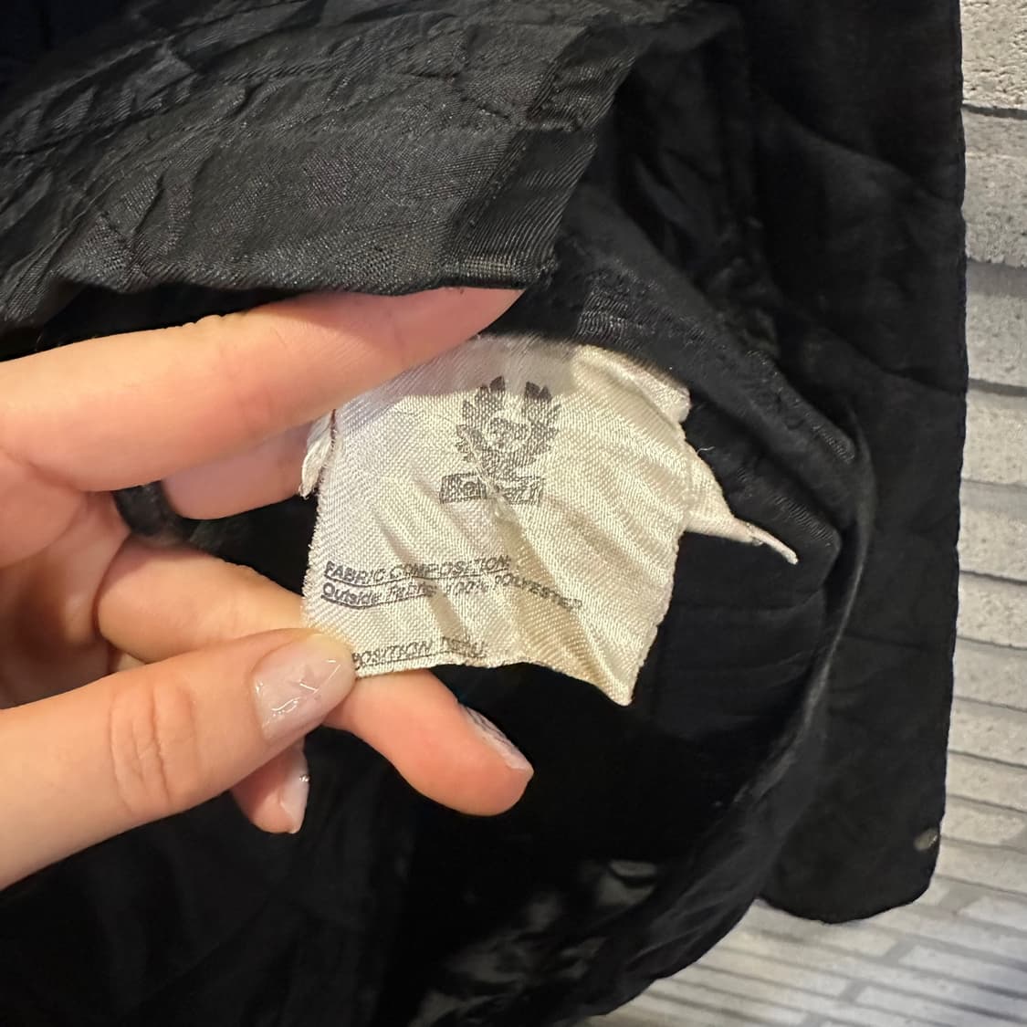 벨스타프 퀼팅 하프 자켓 앞면 로고 하이넥 투포켓 디테일 블랙 상품이미지7