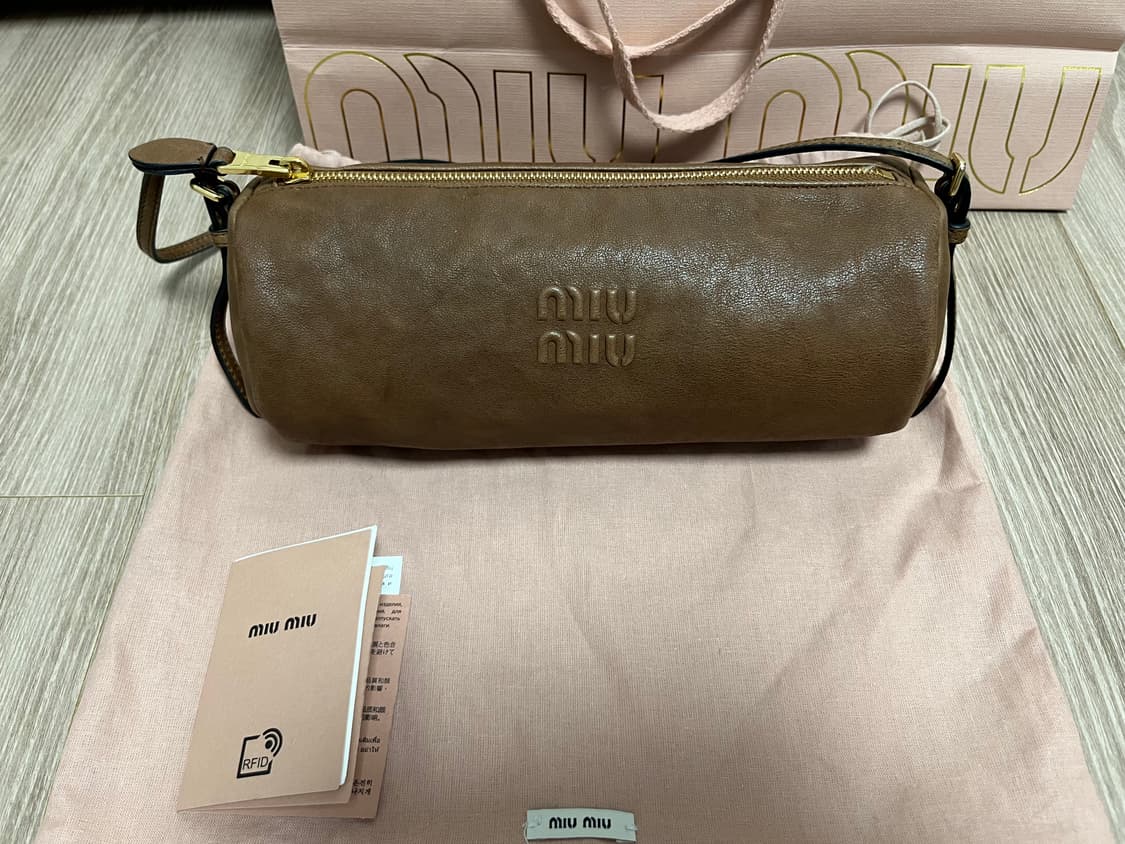 미우미우 파우치백 오크 상품이미지1