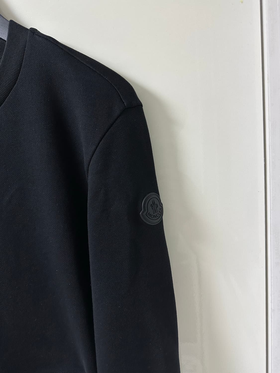 몽클레어 삼선 앞지퍼 맨투맨 상품이미지3