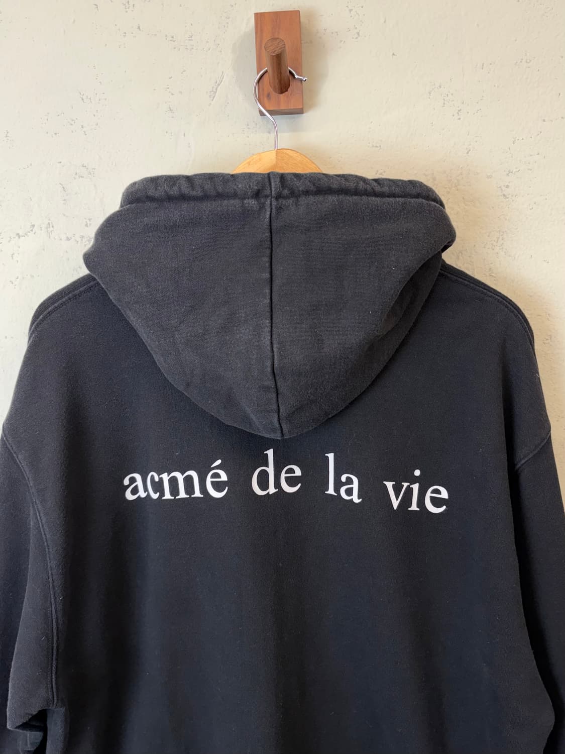 아크메드라비 프린팅 후드티 블랙 상품이미지4