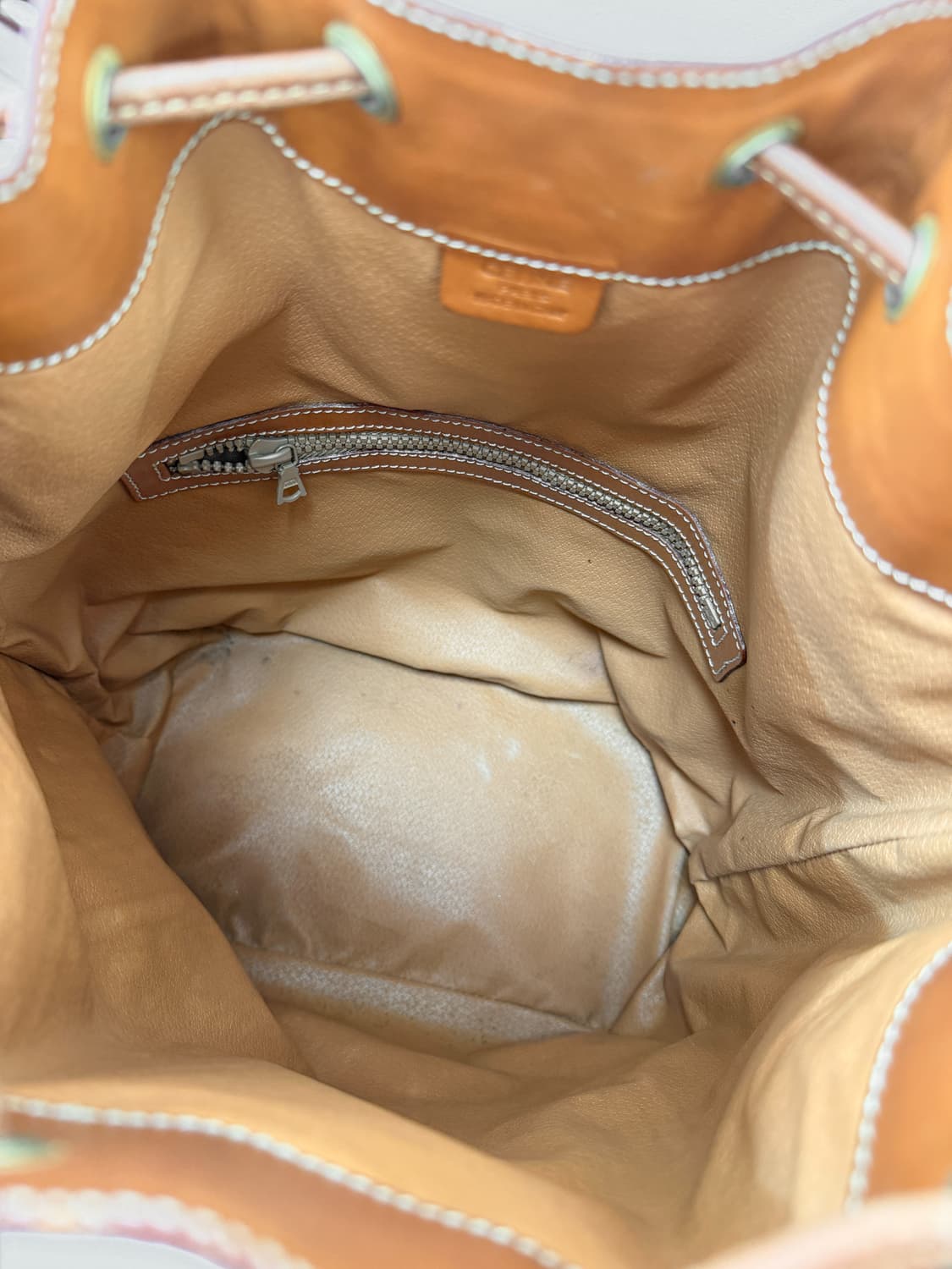 셀린느 마카담 트리오페 드로우스트링 버킷백 상품이미지10