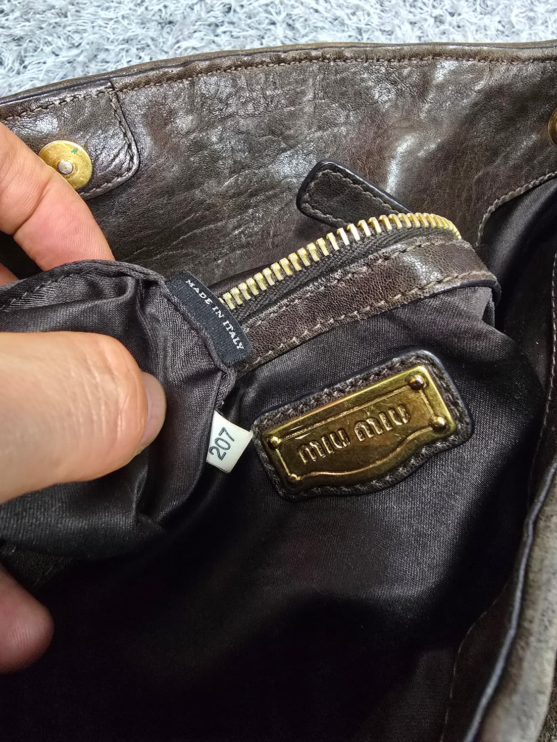 미우미우 퀼팅 금장 숄더백 상품이미지10