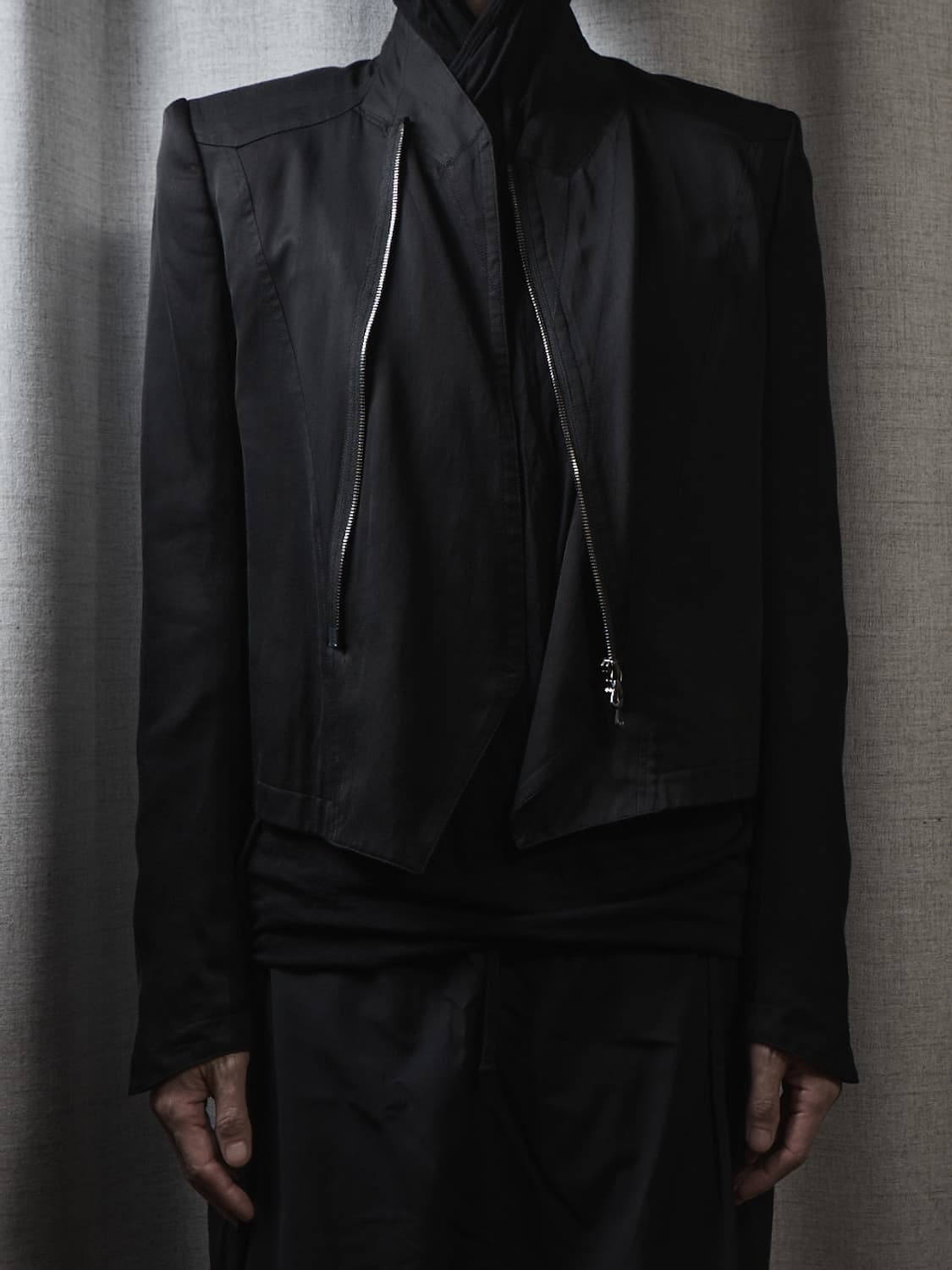 Julius ss23 사선 프리즘 크롭 자켓(샘플) 상품이미지8