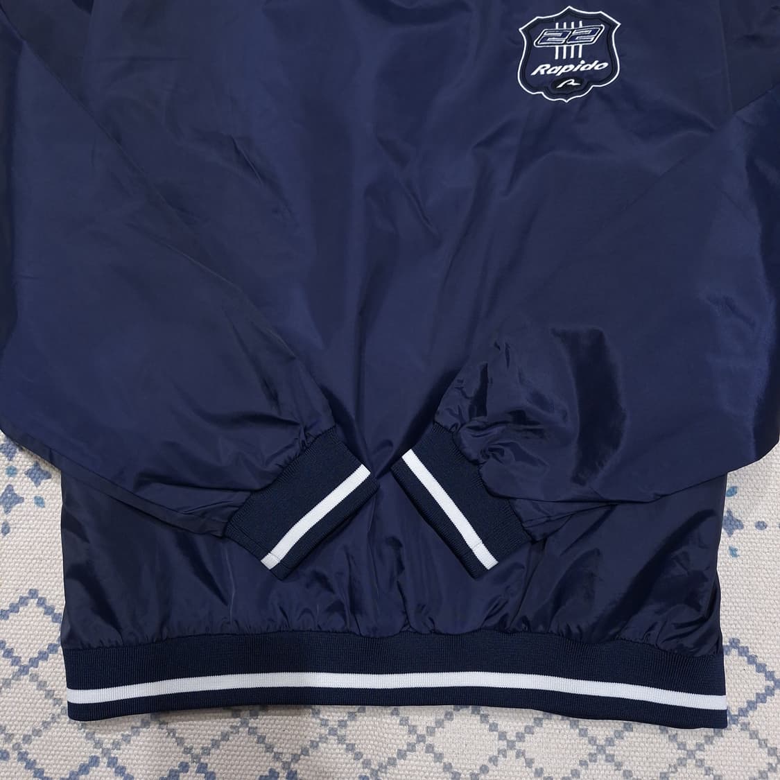 RAPIDO 라피도 네이비 화이트 라이닝 로고패치 올드스쿨 브이넥 웜업 상품이미지5