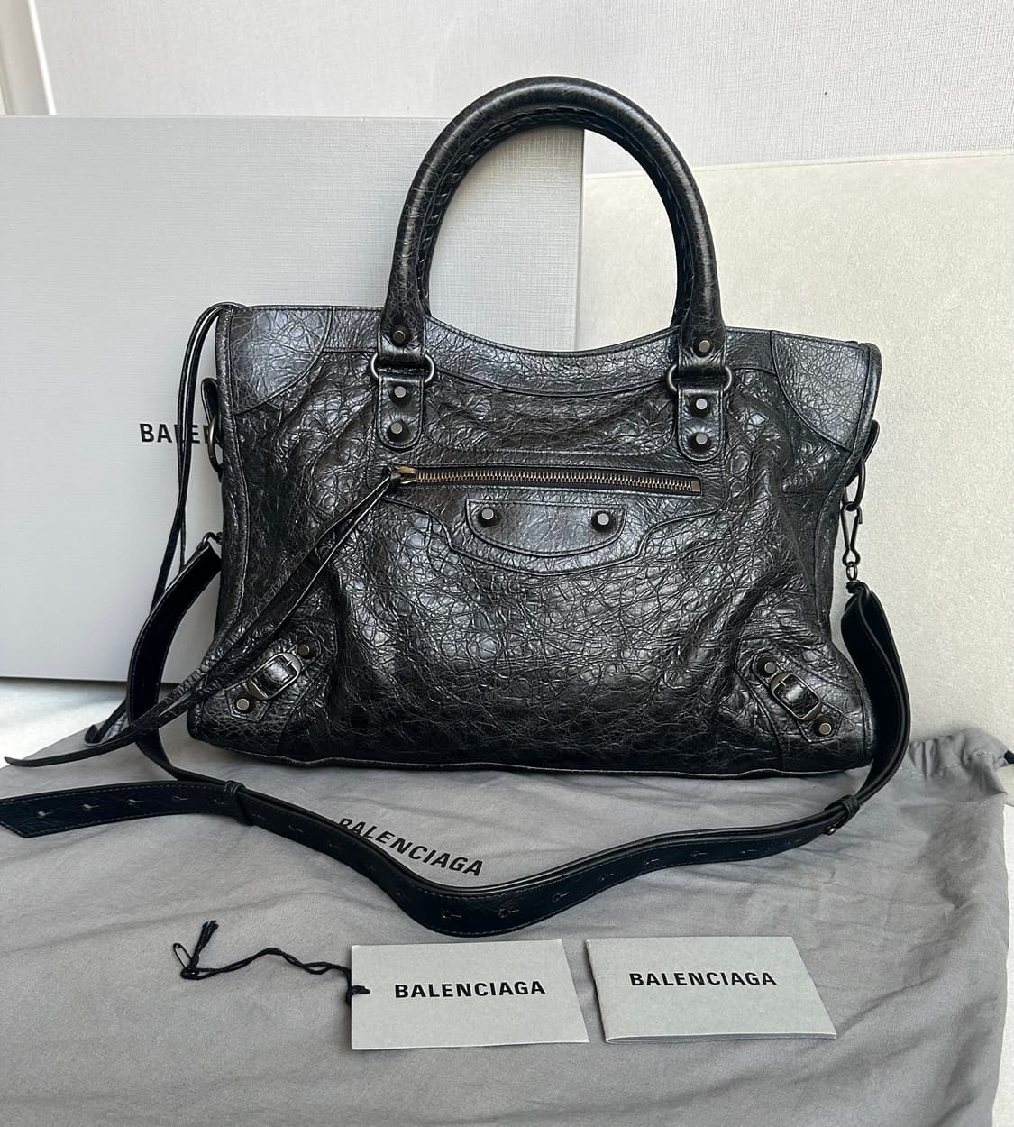 [SA 정품] 발렌시아가 르 시티 모터백 미디움 블랙 상품이미지6