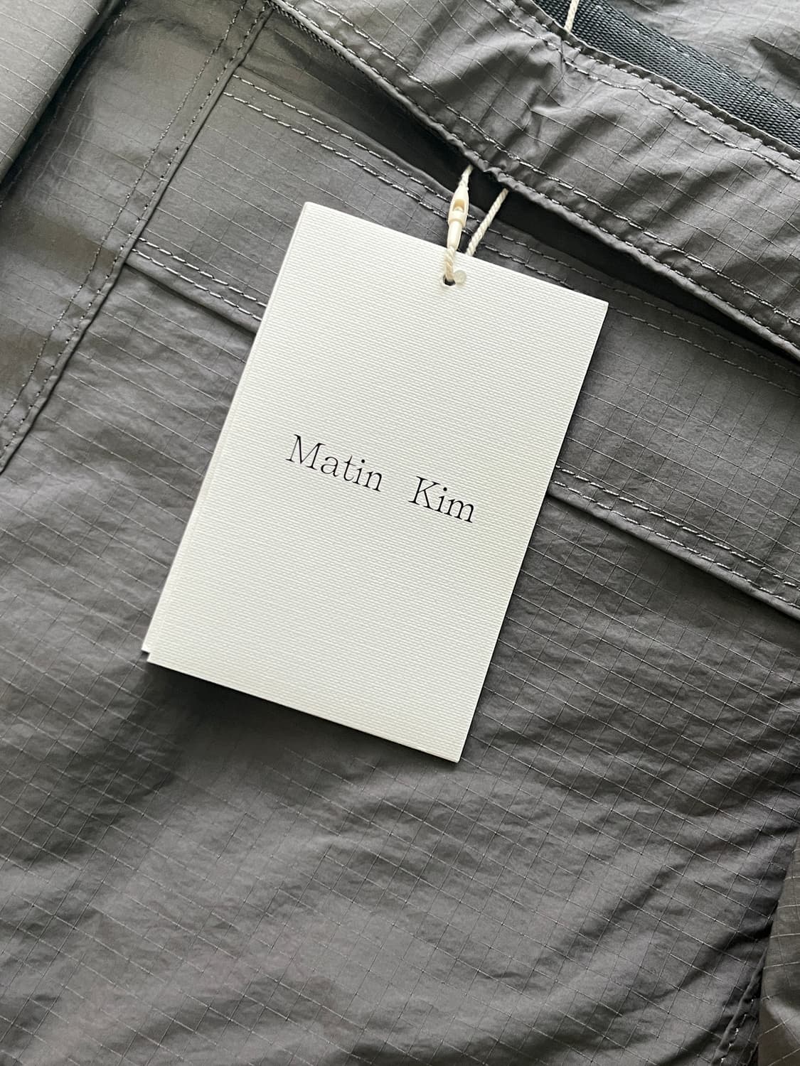 마뗑킴 로고 스포티 더플백 그레이 (새상품) 상품이미지6