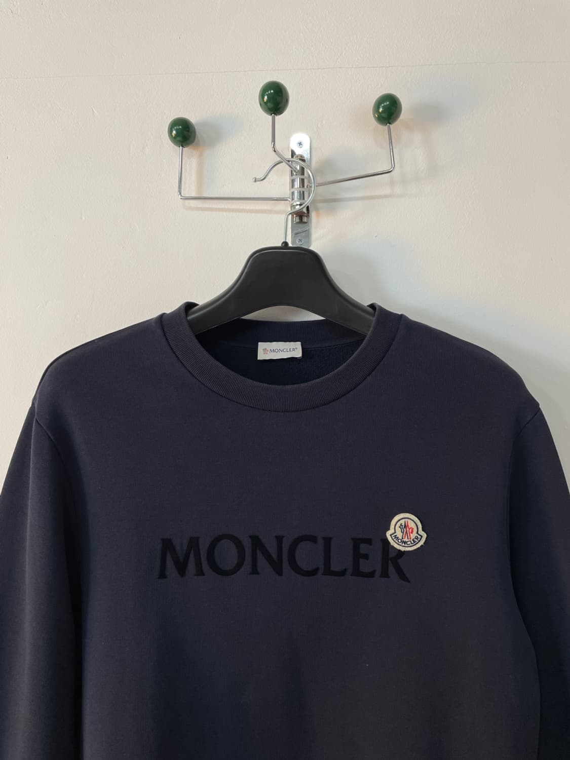 몽클레어 로고 패치 스웨셔츠 맨투맨 상품이미지2