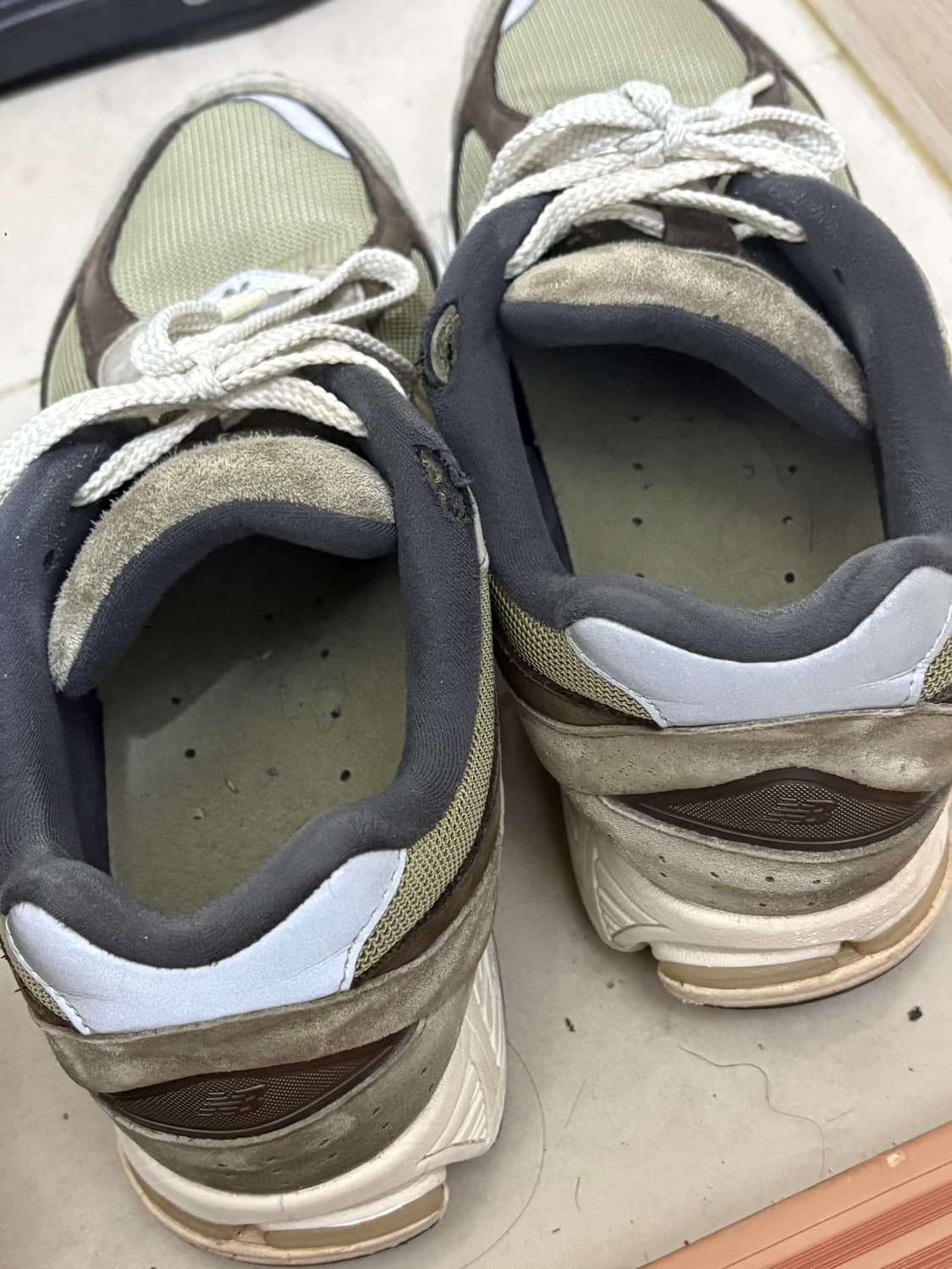 뉴발란스 2002 빈티지 카키 285 상품이미지4