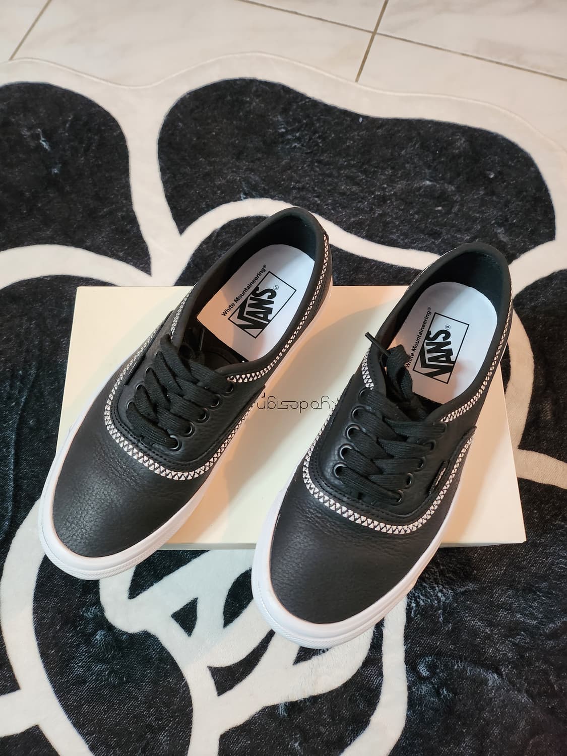반스 x 화이트 마운티니어링 블랙 스니커즈 250 상품이미지1