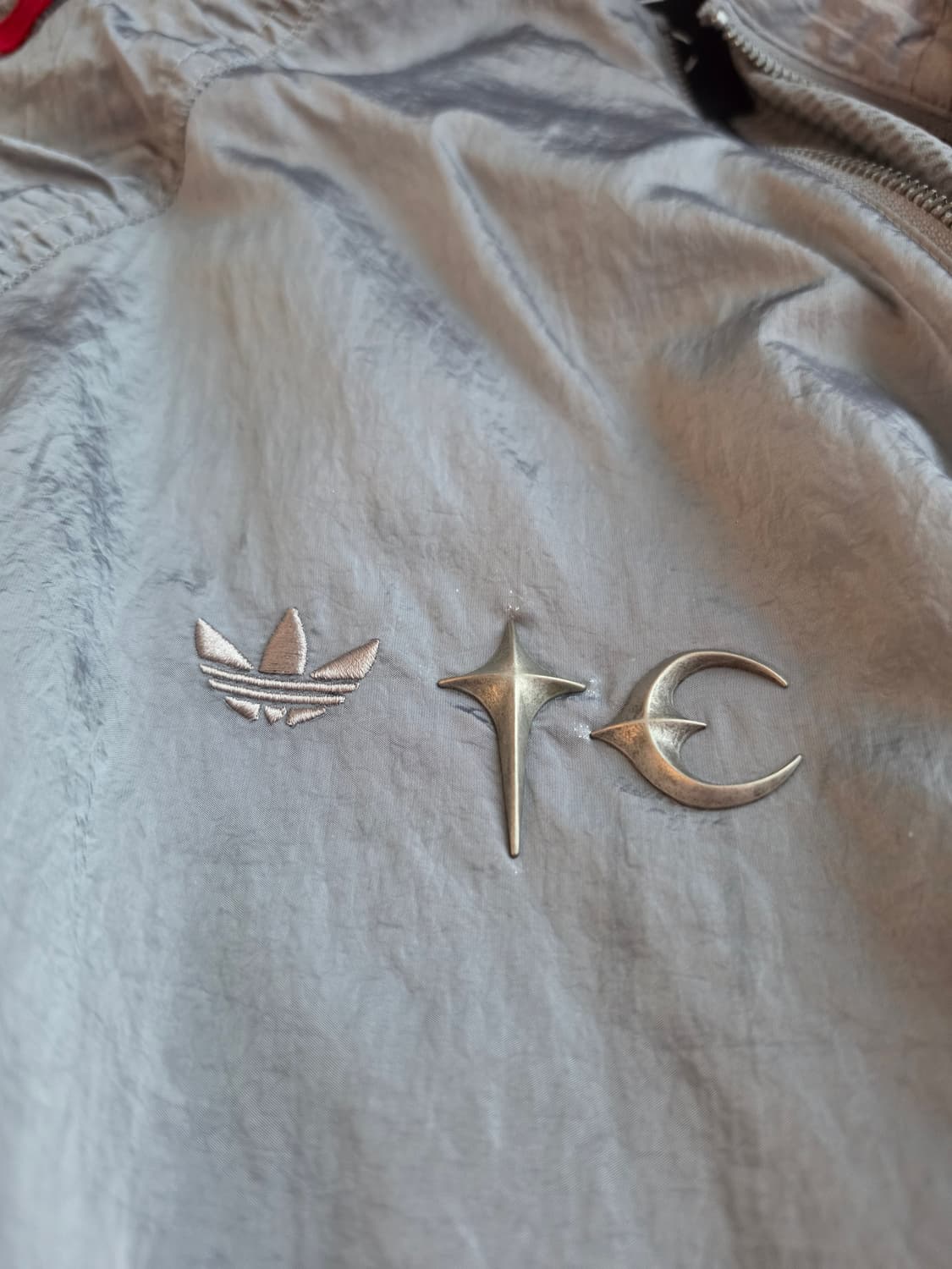 아디다스 x 떠그 클럽 우븐 트랙탑 라이트 오닉스 실버 메탈릭 상품이미지2