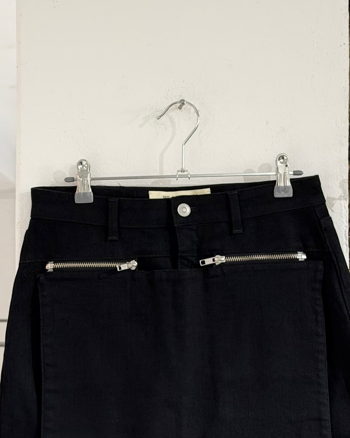 1017 알릭스 9sm 블랙 지퍼 프론트 패널 포켓 미니 스커트 상품이미지3