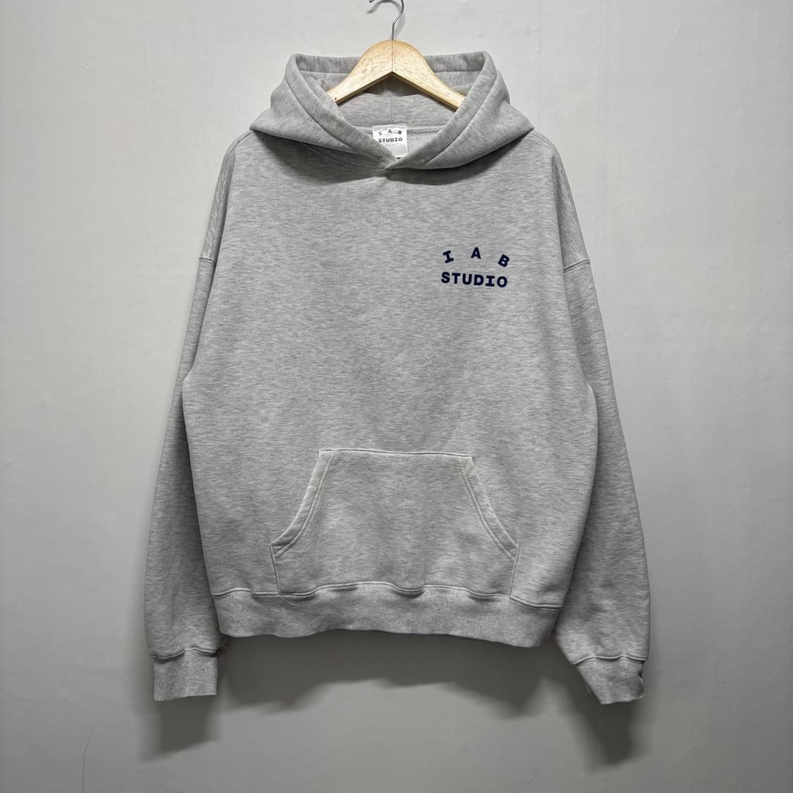아이앱 스튜디오 라이트그레이 후드티 상품이미지1