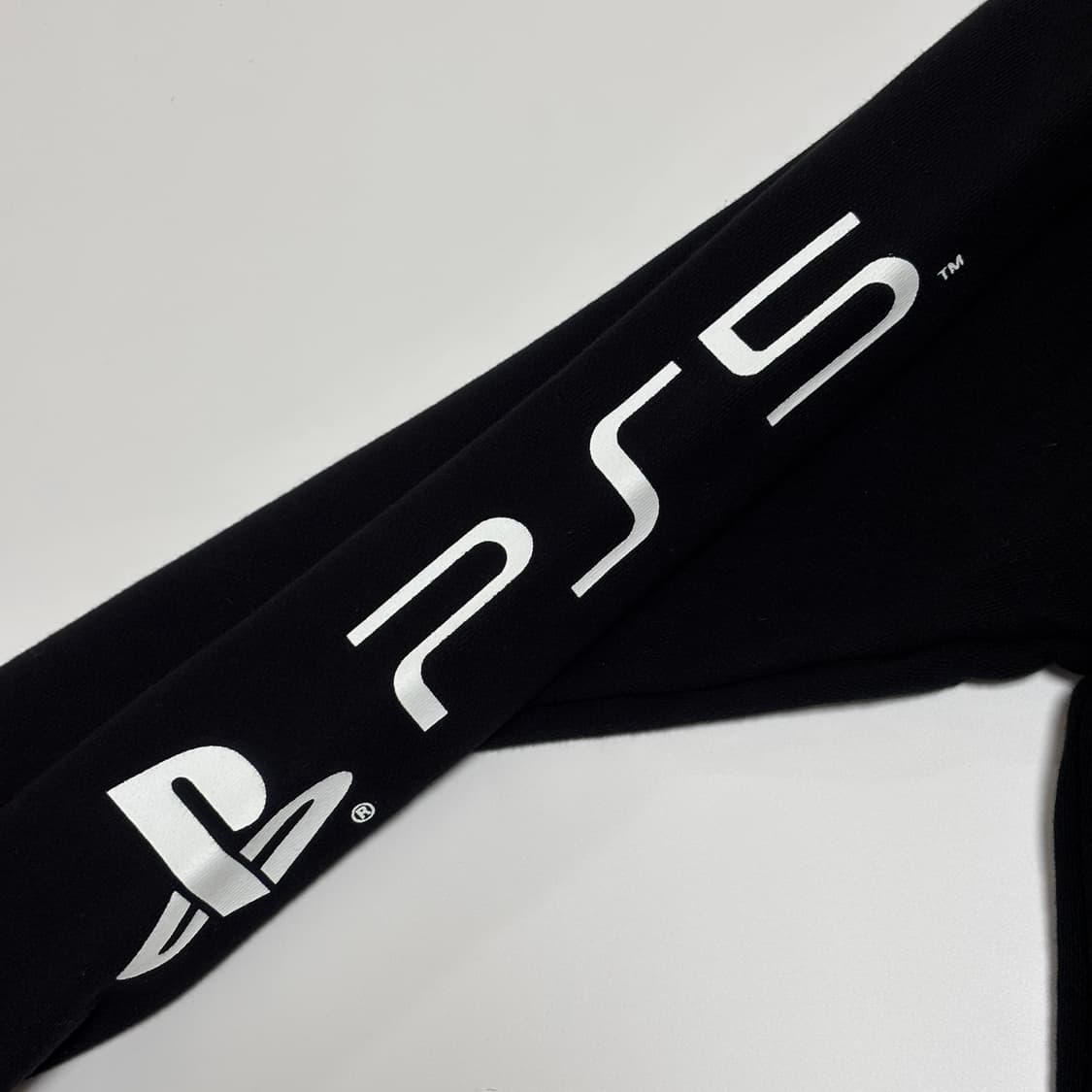 피치스 X 플레이스테이션 그란 투리스모 7 콜라보 후드티 상품이미지2