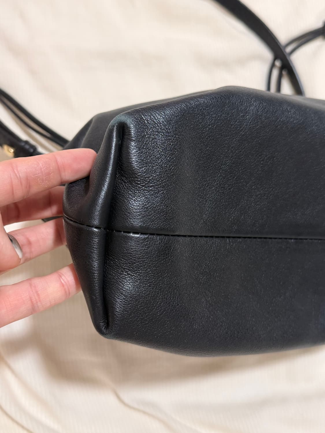 버버리 버킷 리틀 크러쉬 크로스백 상품이미지3