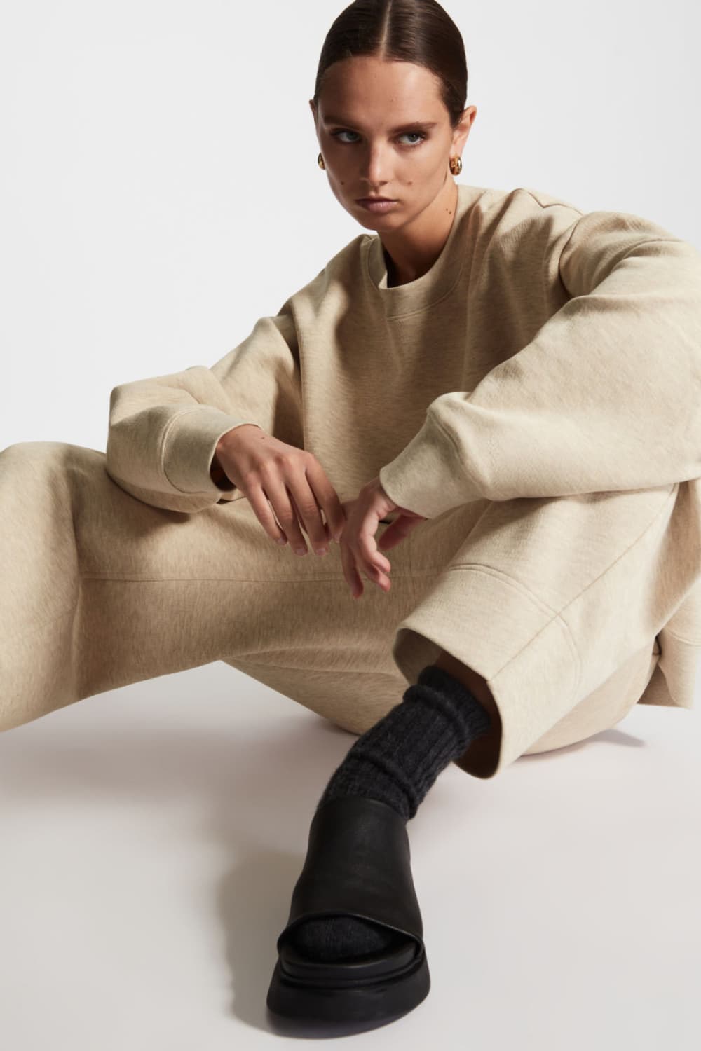 COS 코스 릴랙스드 핏 배럴 레그 조거 팬츠 상품이미지4